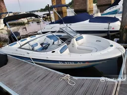 Your Aquatic Escape: Bayliner 180 | Fast, Fun & Ready to Cruise!