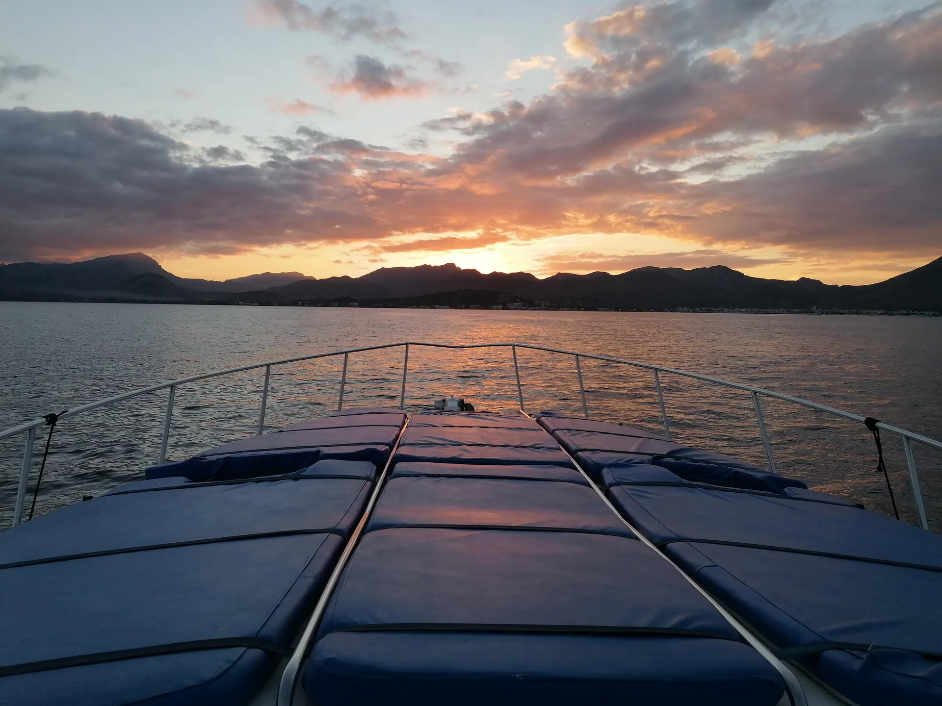 Sea Ray Boats 460 Express Cruiser in Port de Pollença, PM — photo 9
