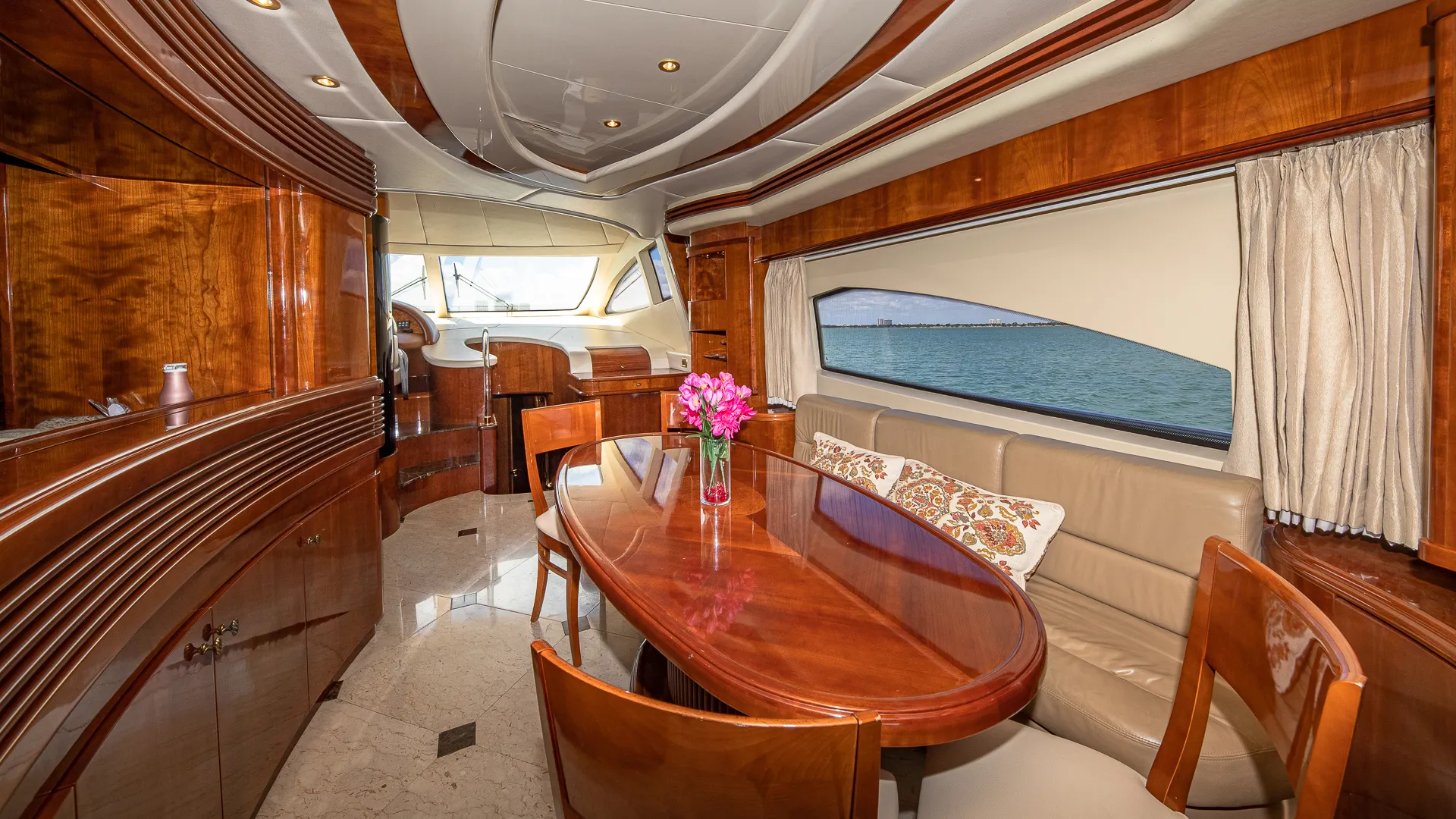 80' Luxury Azimut for charter in Miami, FL!