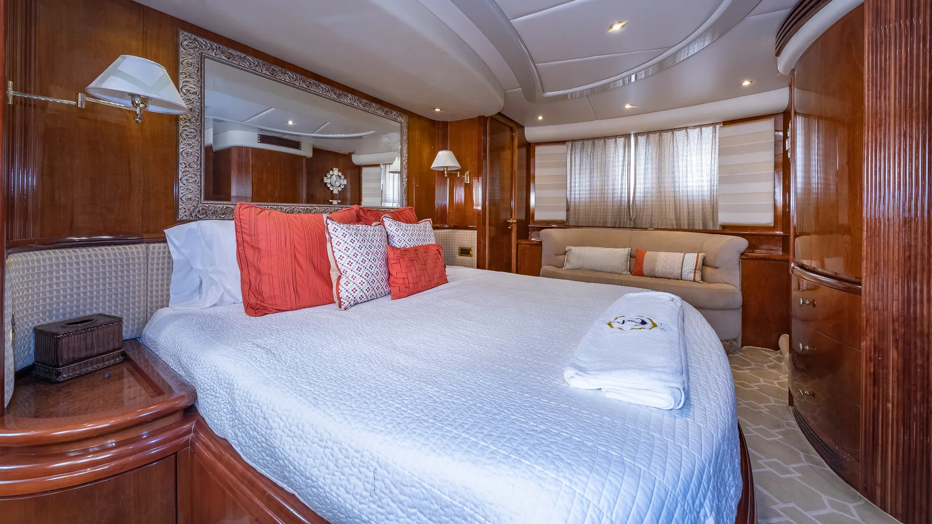 80' Luxury Azimut for charter in Miami, FL!
