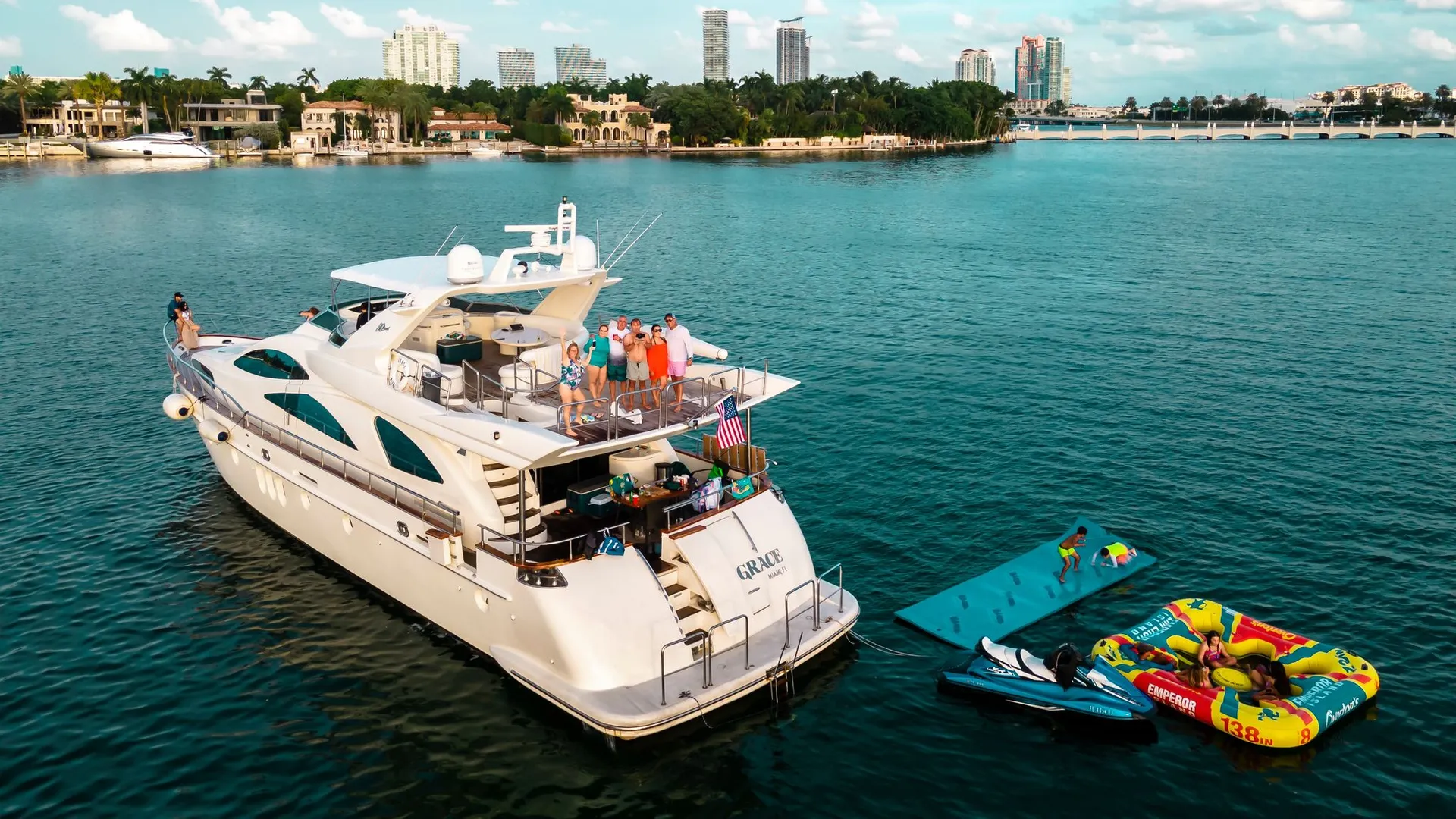 80' Luxury Azimut for charter in Miami, FL!