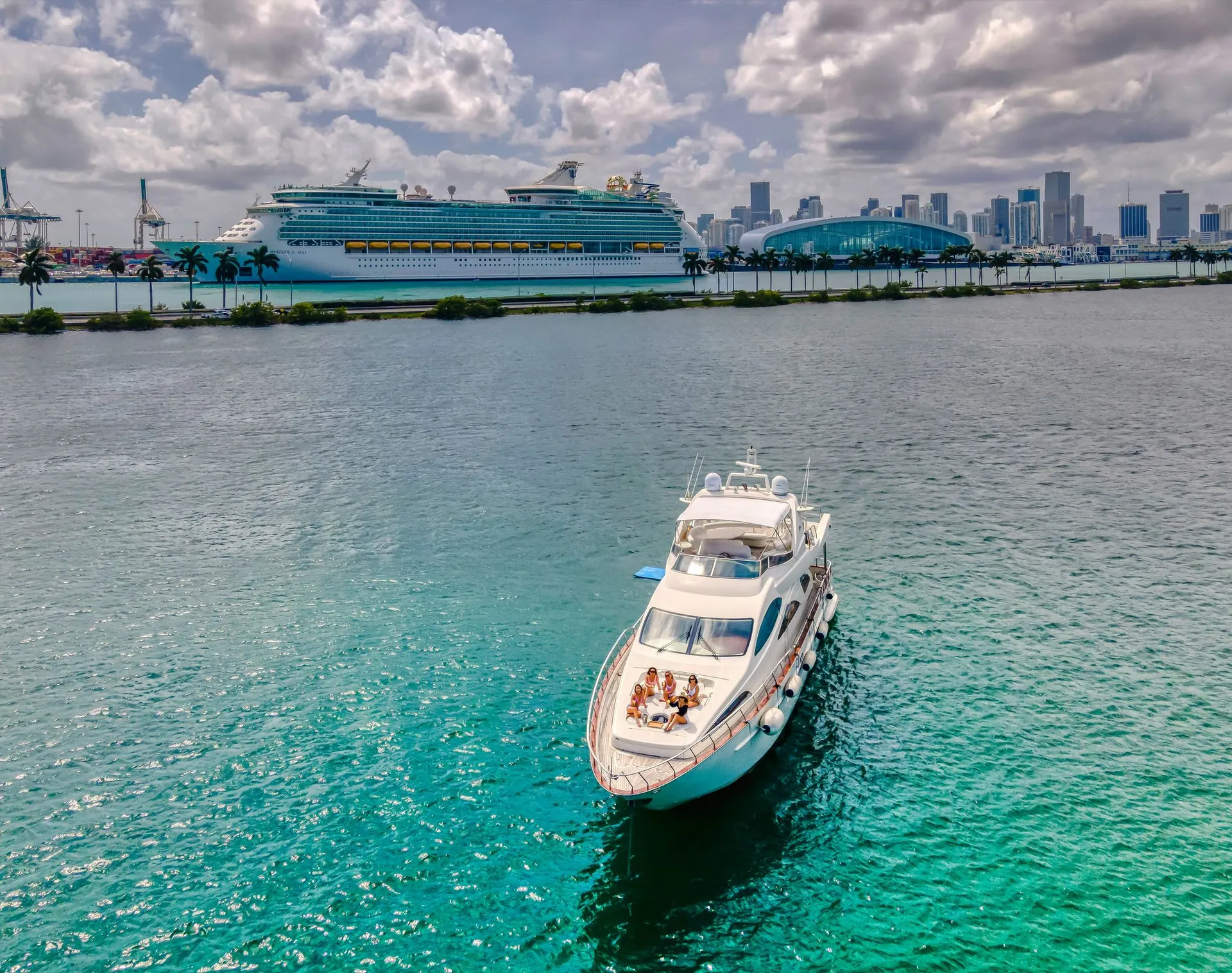 80' Luxury Azimut for charter in Miami, FL!