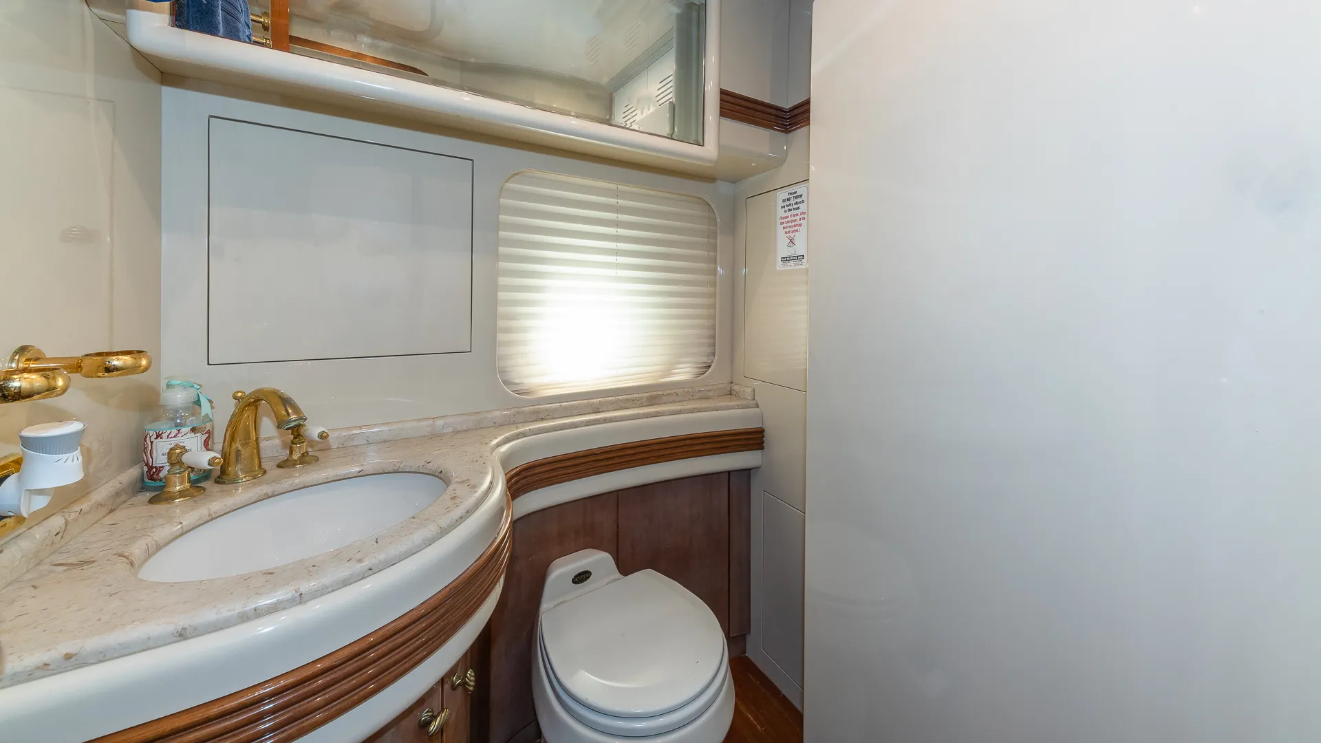 80' Luxury Azimut for charter in Miami, FL!
