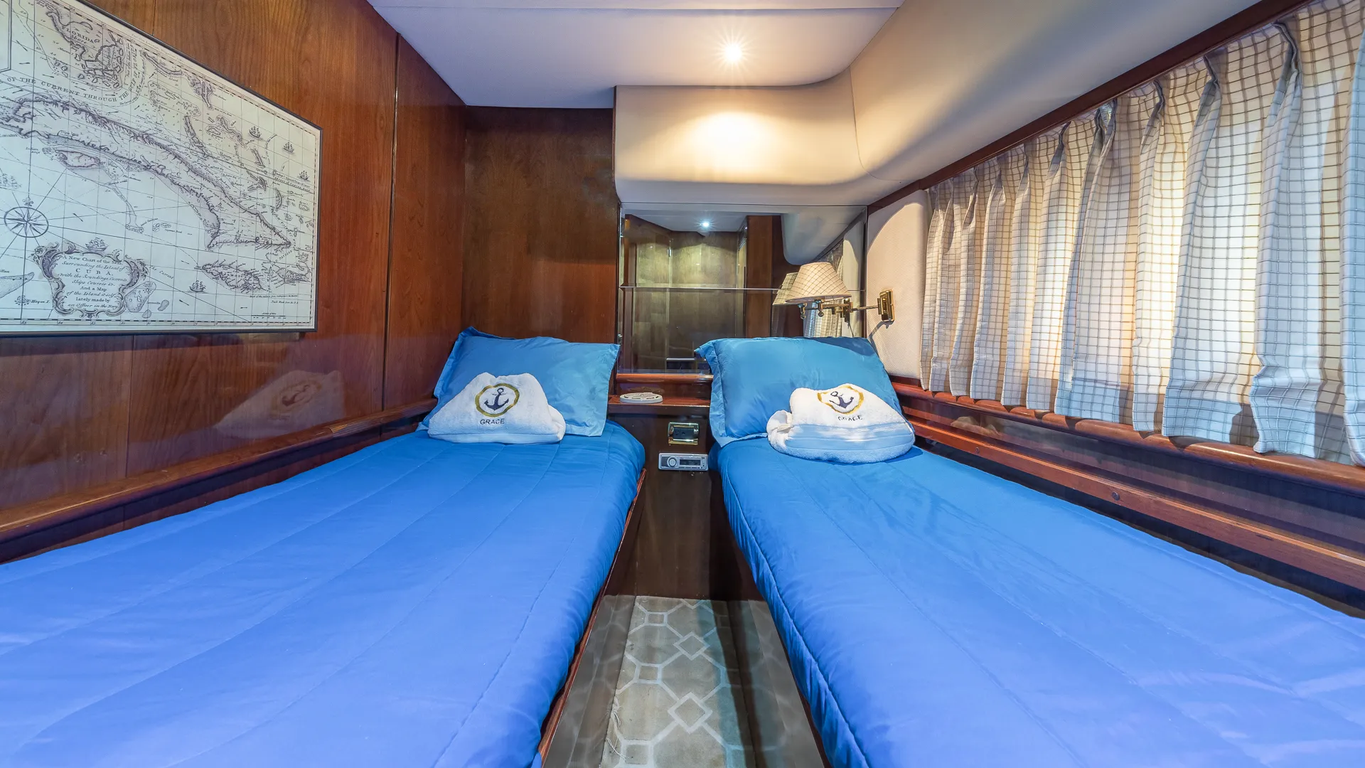 80' Luxury Azimut for charter in Miami, FL!