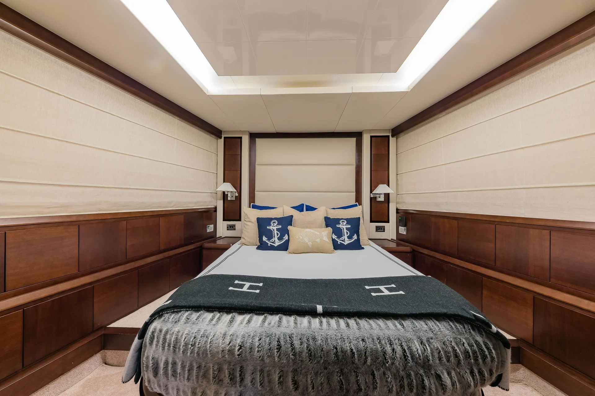 Azimut FLY in Miami Beach, FL — photo 6