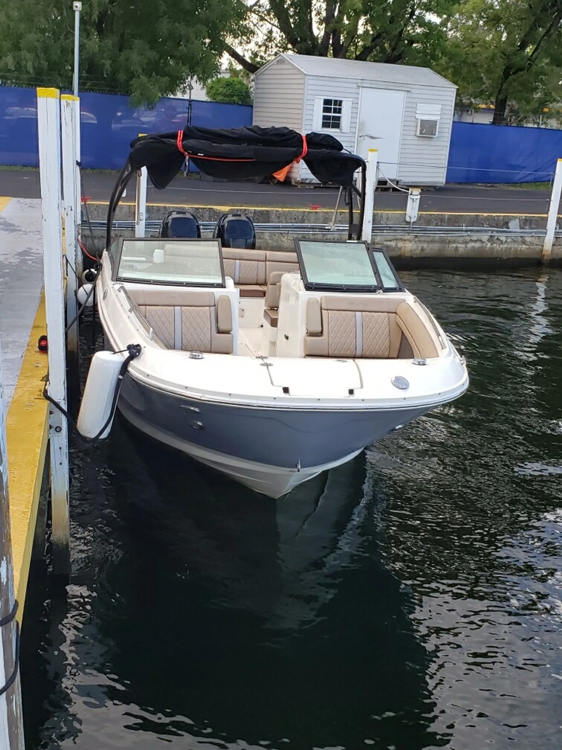 SEA RAY BOATS 290 SUNDECK in Coral Gables, FL — photo 2