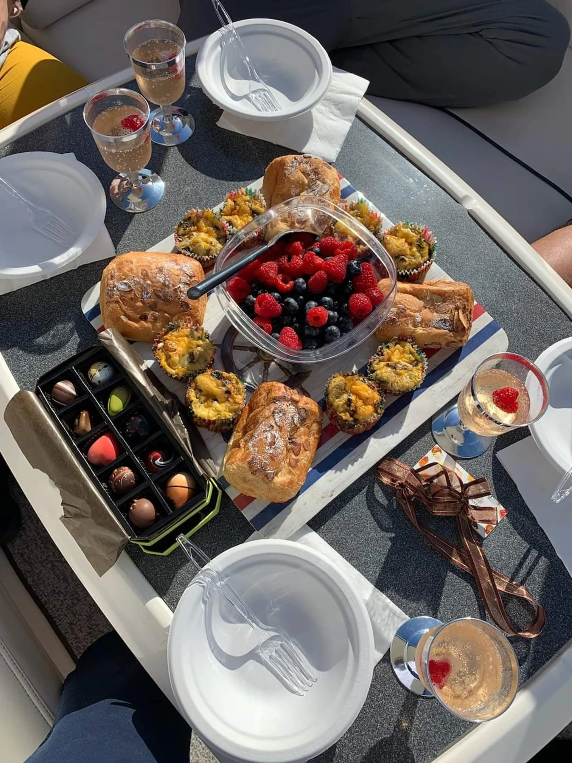 Heaven On The Gulf  - Sleek 40' Searay Sundancer! 