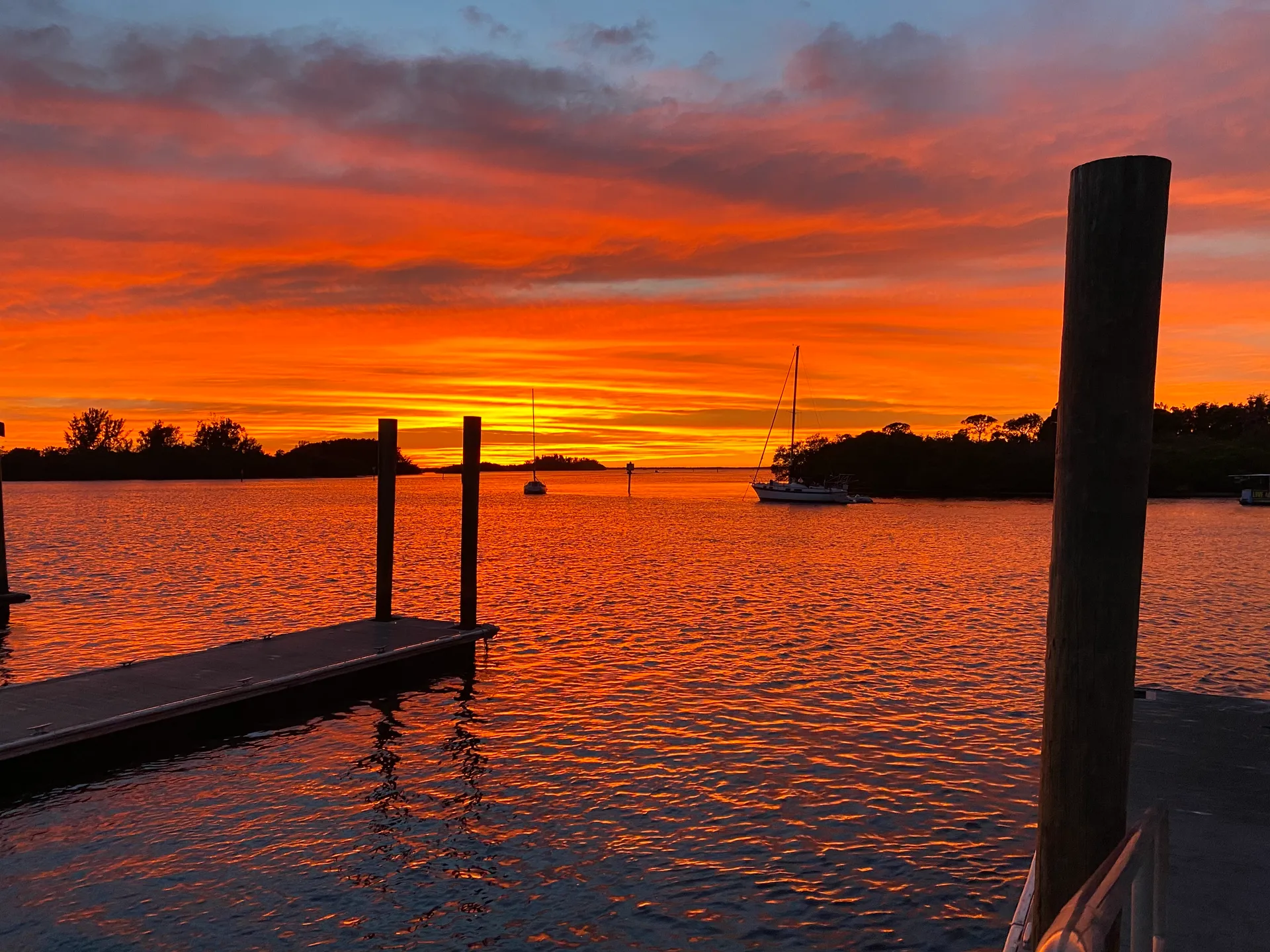 ***10% OFF SPECIAL! COMFORTABLE RELIABLE AND FUN BAYLINER DECK BOAT***