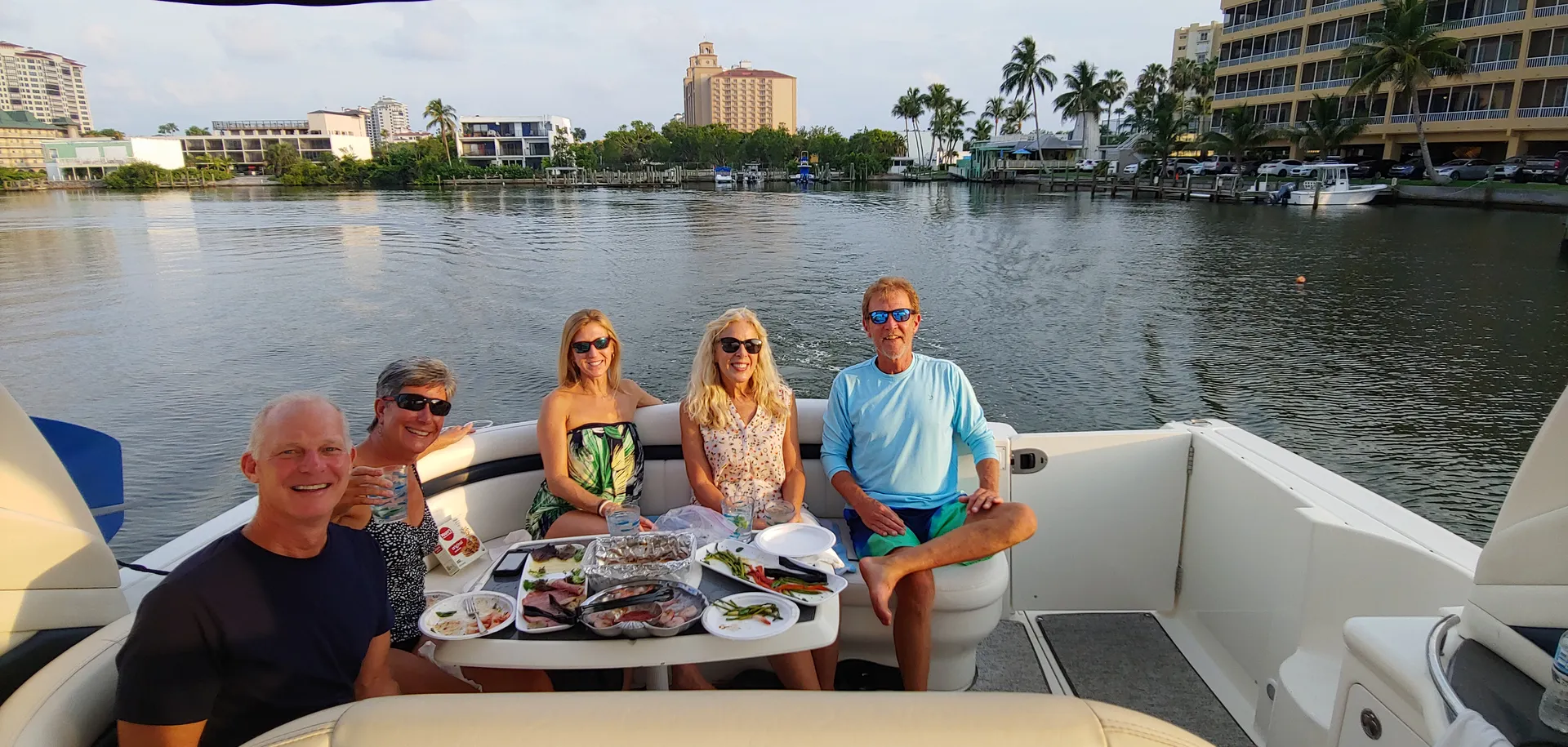 Heaven On The Gulf  - Sleek 40' Searay Sundancer! 
