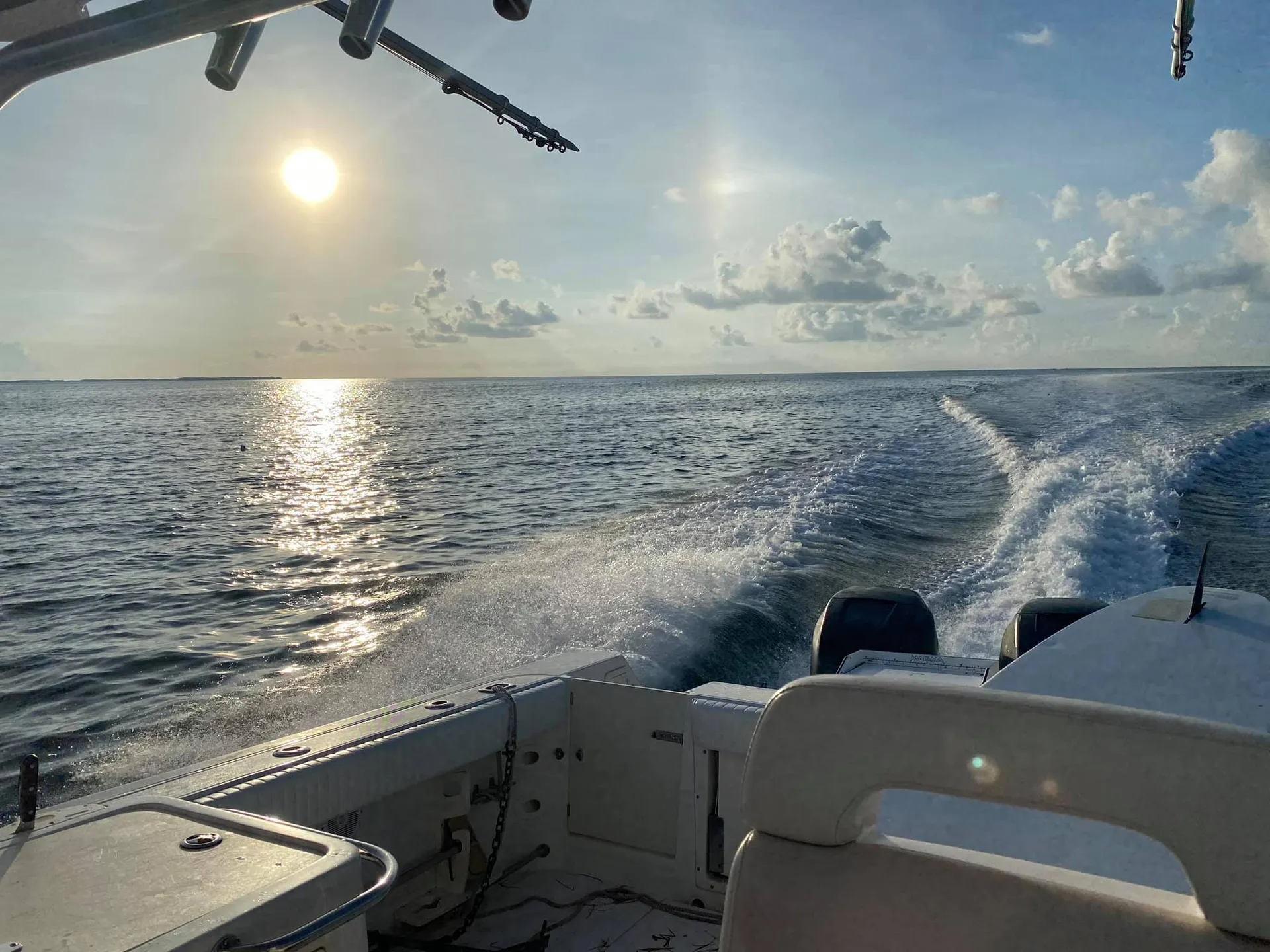 32' Boston Whaler Conquest with large cabin &amp; AC