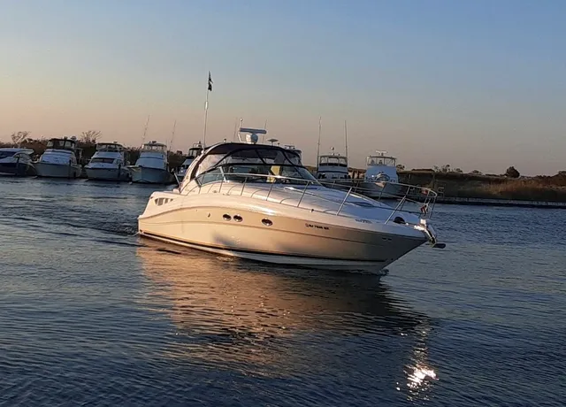 Rent a Sea Ray Boats cruiser in Patchogue, NY near me