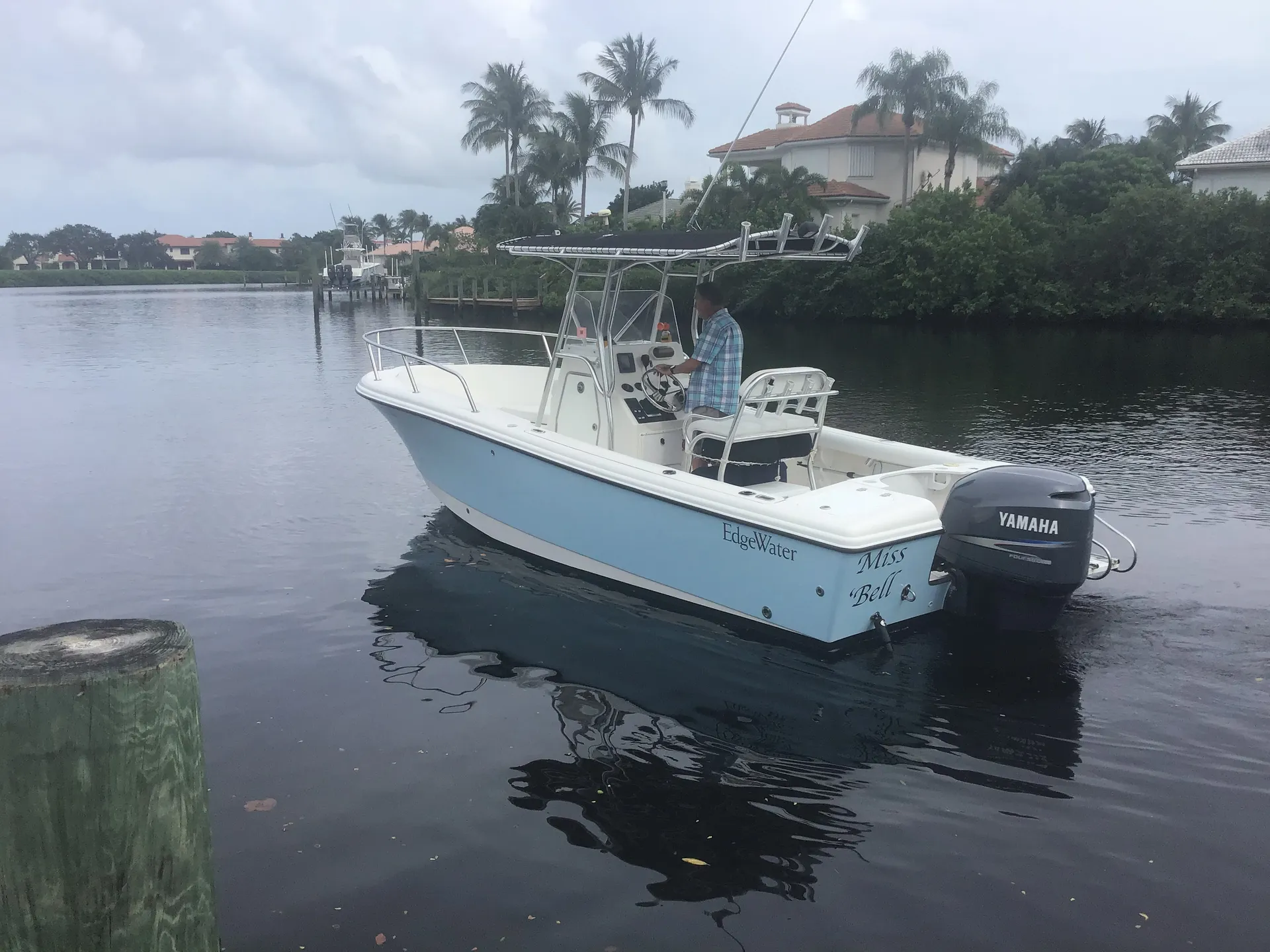 Edgewater Powerboats 225 CC in Jupiter, FL — photo 4