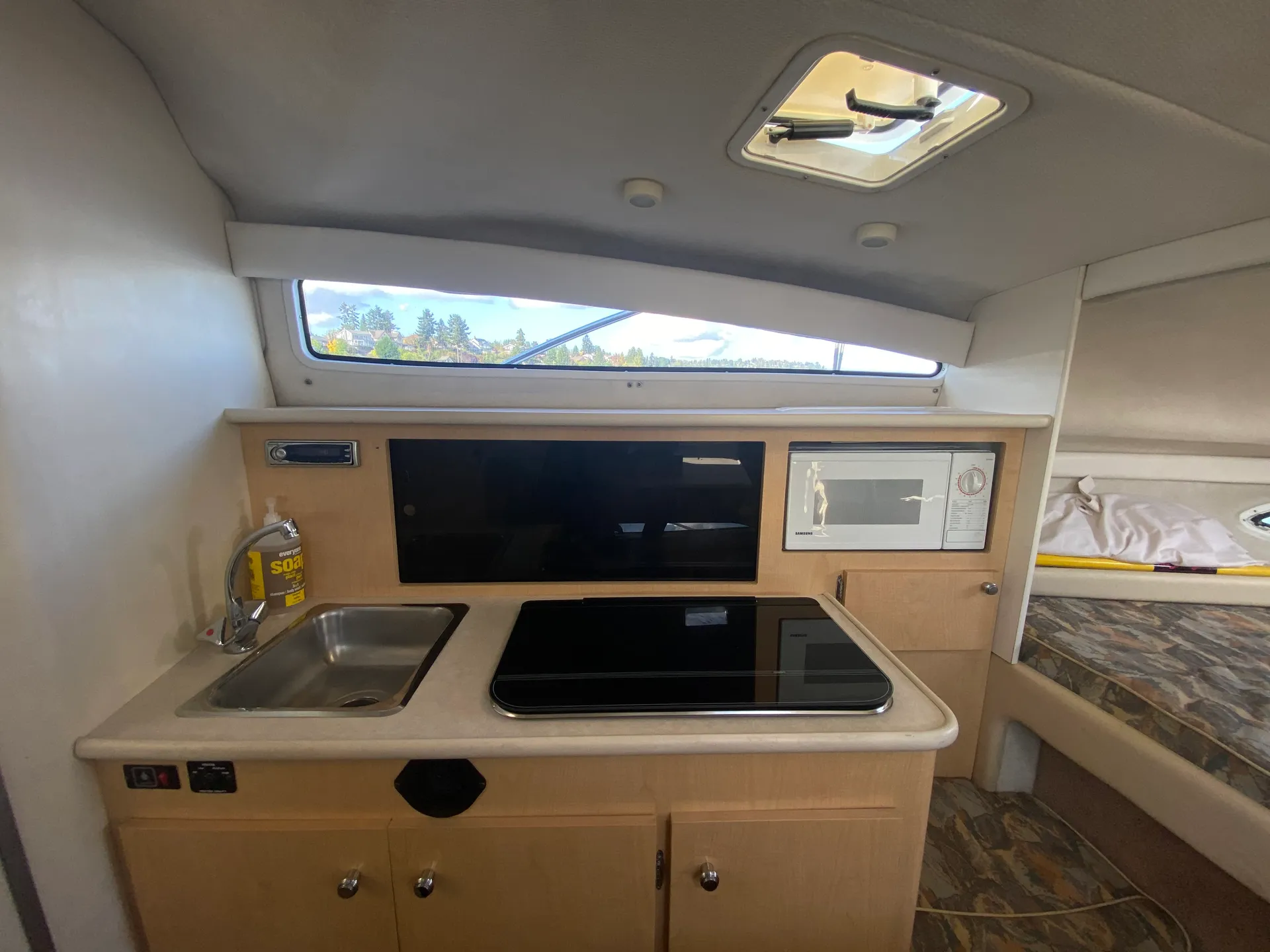 Bayliner 2855 Ciera Sunbridge in Seattle, WA — photo 9