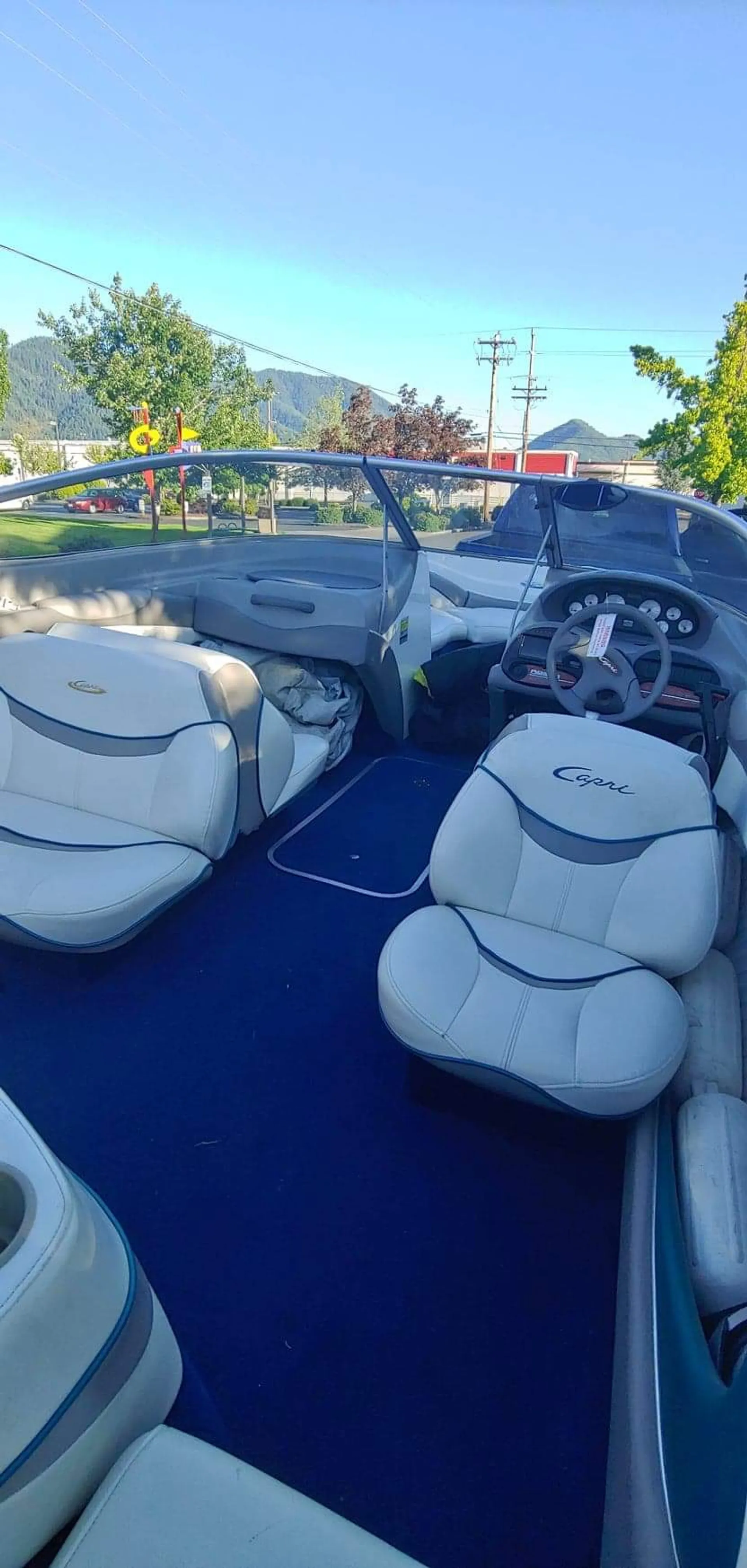 20' Bayliner w/open bow, waketower and tubes!