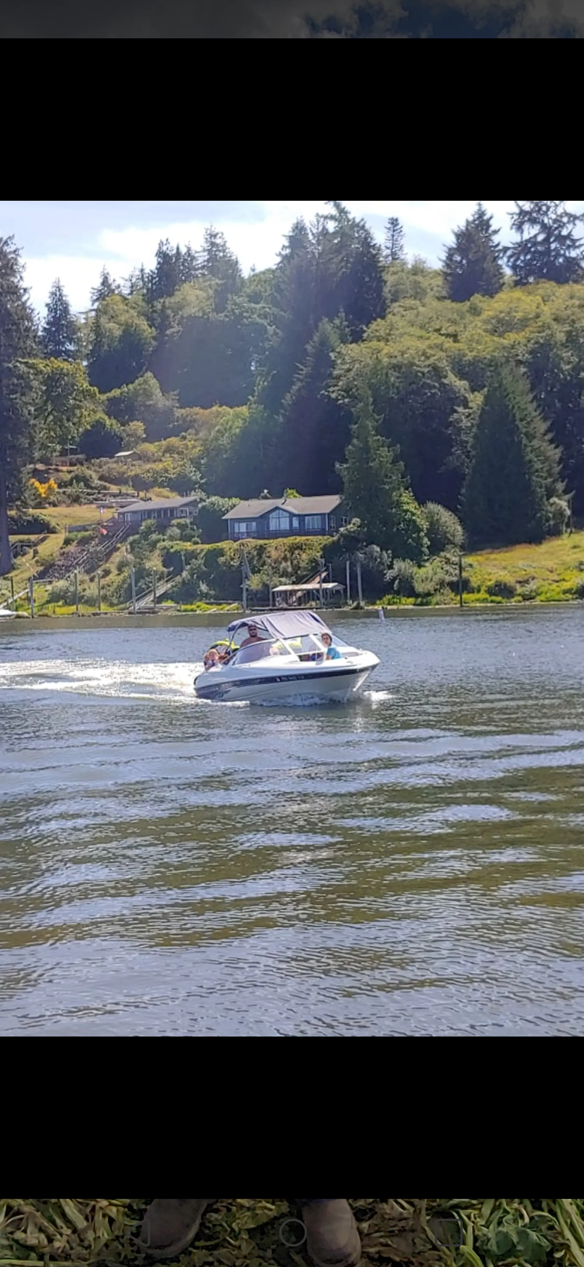 20' Bayliner w/open bow, waketower and tubes!