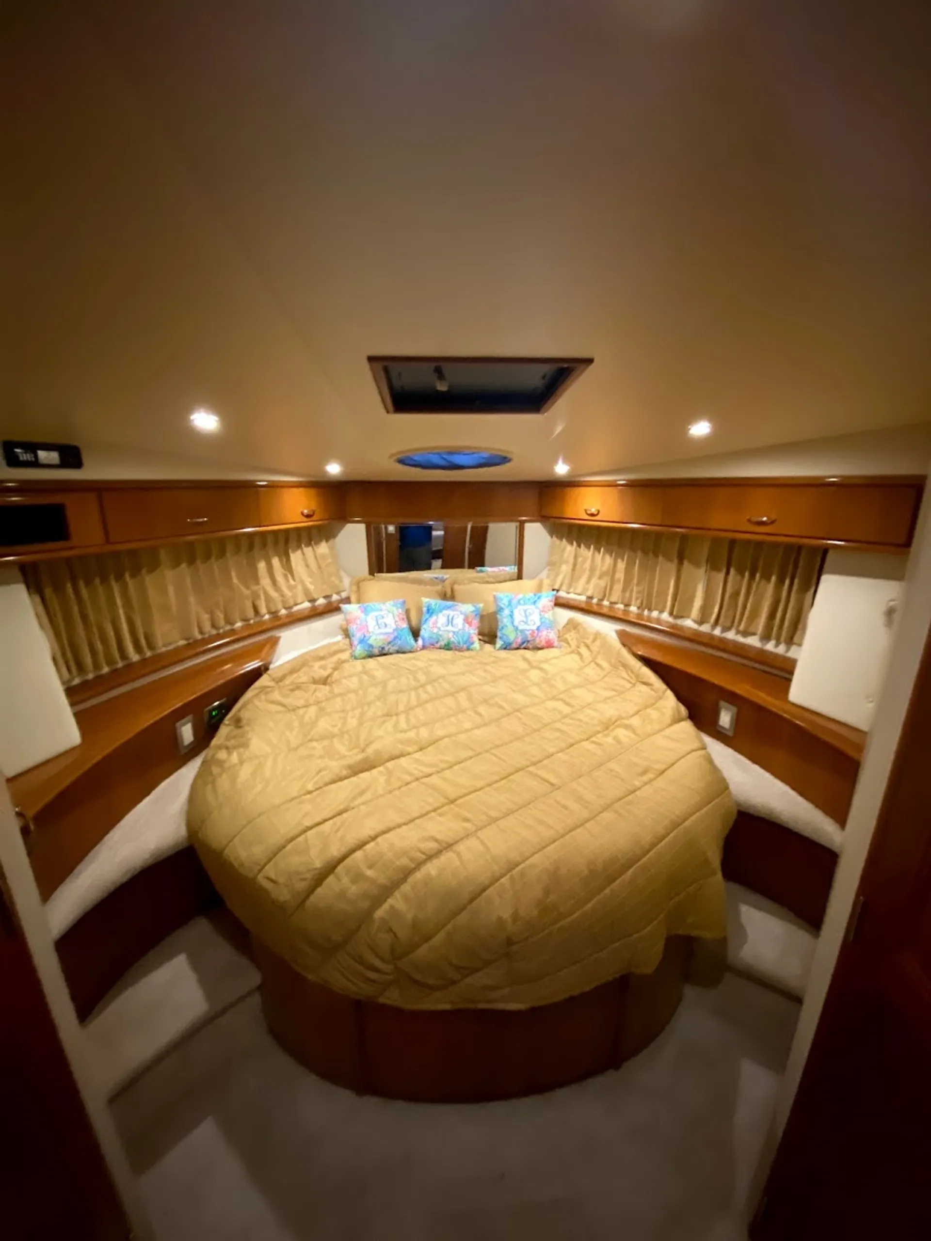 Carver Yachts 44 Cockpit Motor Yacht in Sarasota, FL — photo 7