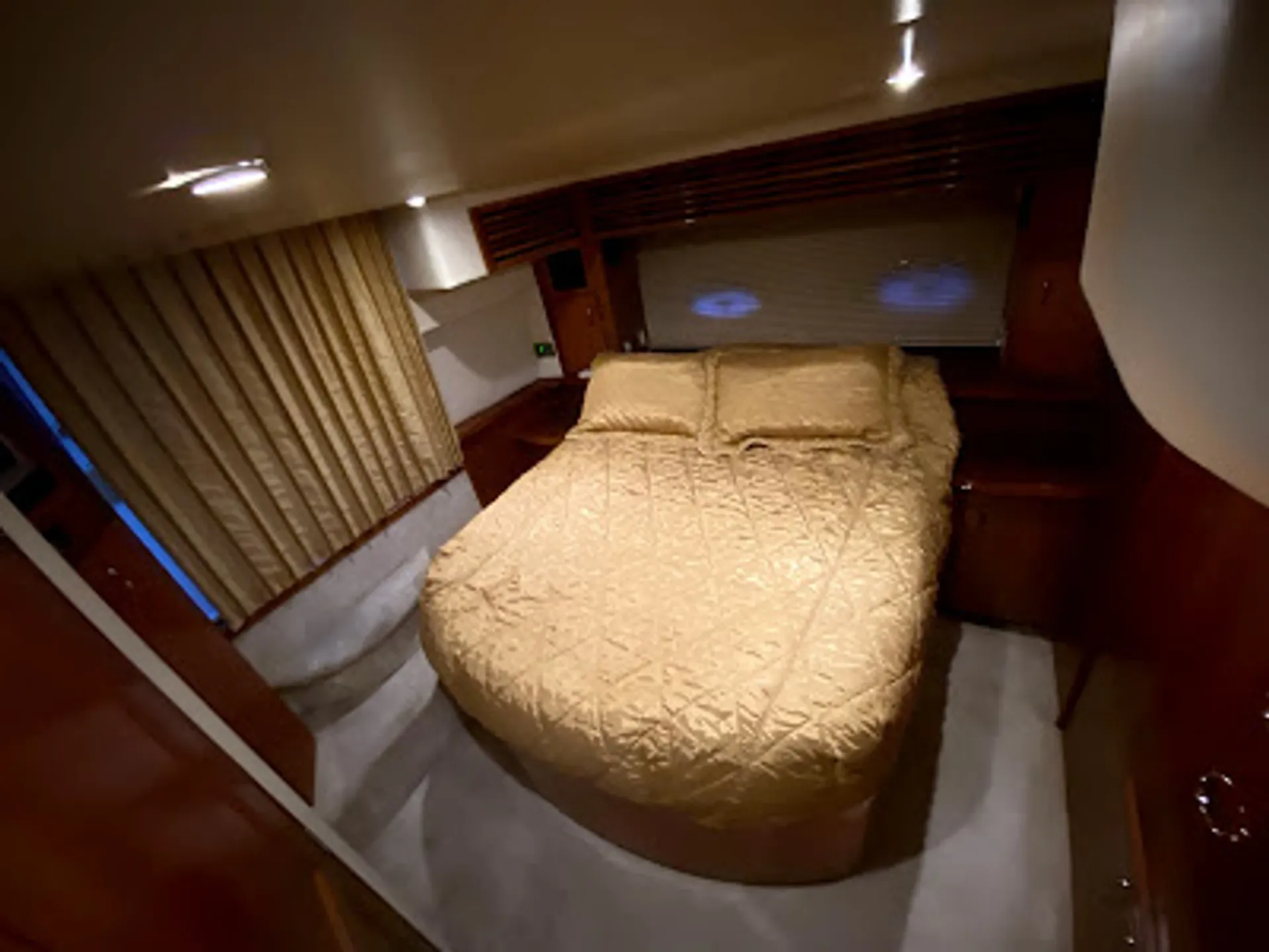 Carver Yachts 44 Cockpit Motor Yacht in Sarasota, FL — photo 10