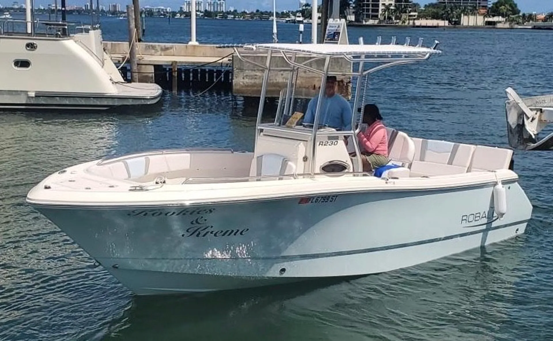 ROBALO R230 CC in Miami, FL — photo 2