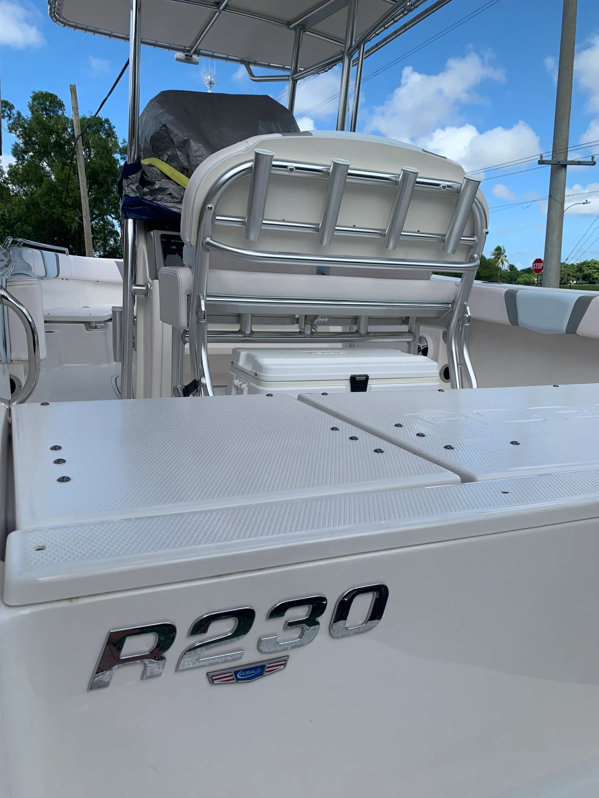 ROBALO R230 CC in Miami, FL — photo 6