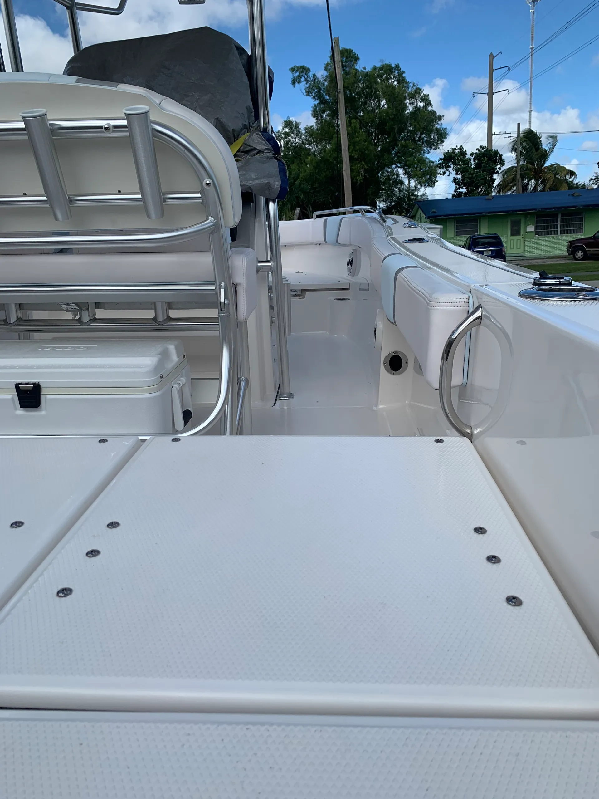 ROBALO R230 CC in Miami, FL — photo 9