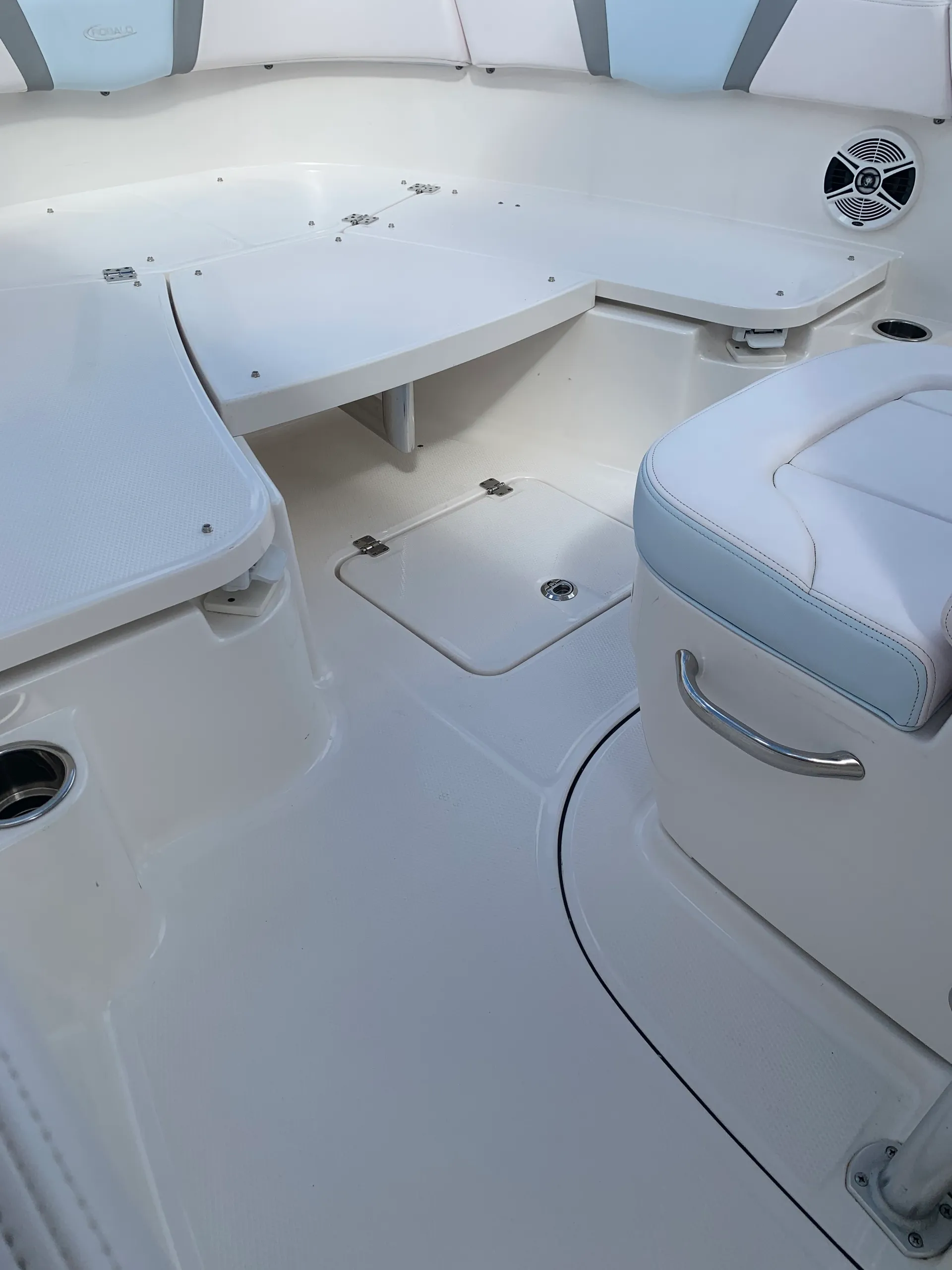 ROBALO R230 CC in Miami, FL — photo 10