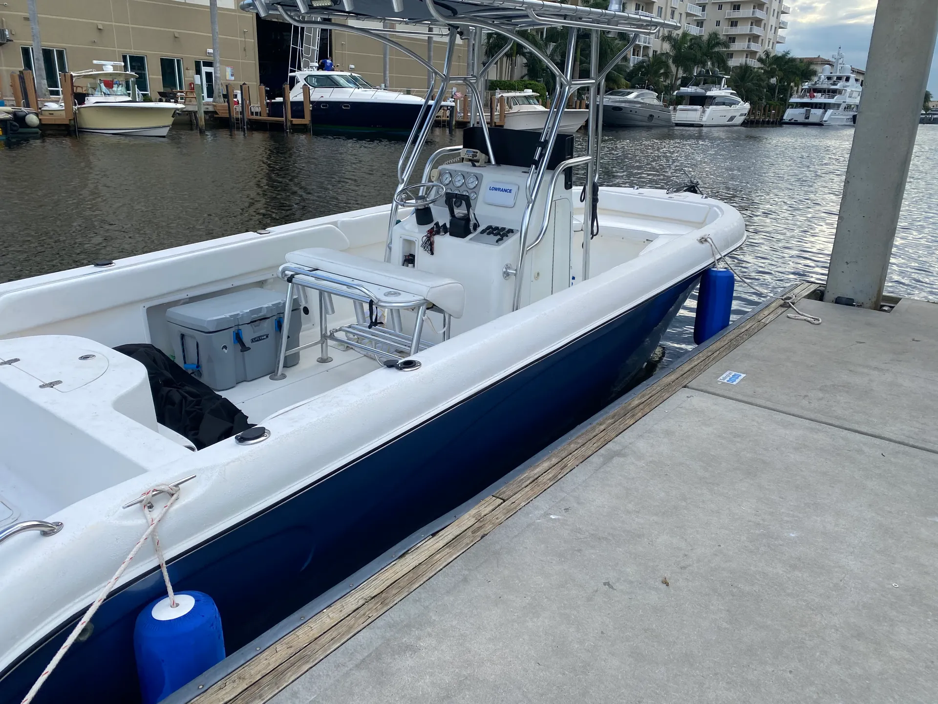 Sea Chaser by Carolina Skiff 2400 CC (Dual rigging) in Fort Lauderdale, FL — photo 2