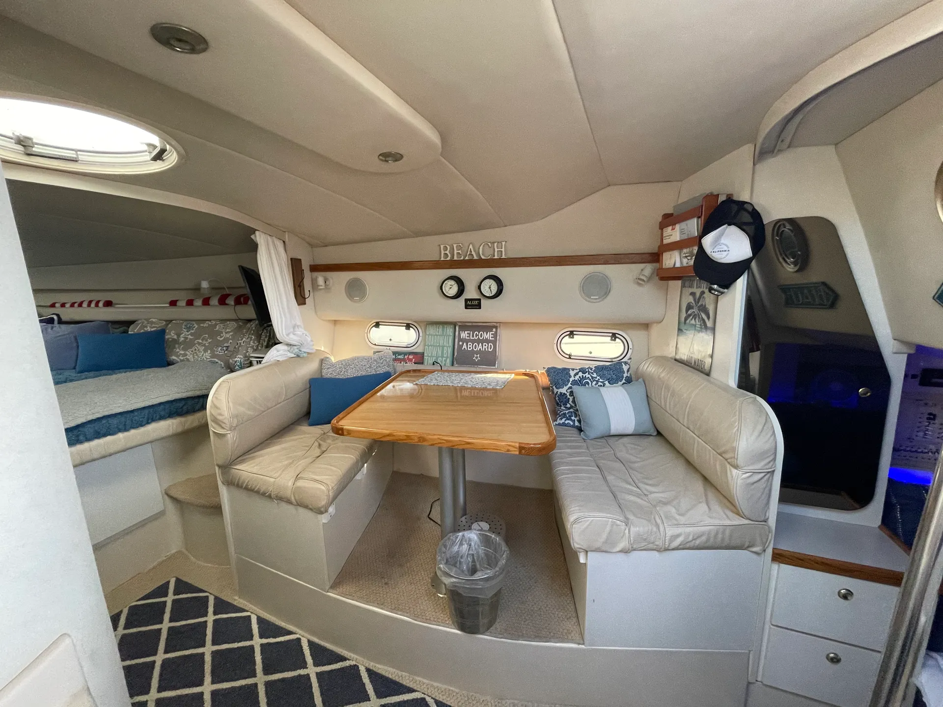 Beautiful 40' Cruiser Yacht on San Diego Bay with Licensed Captain