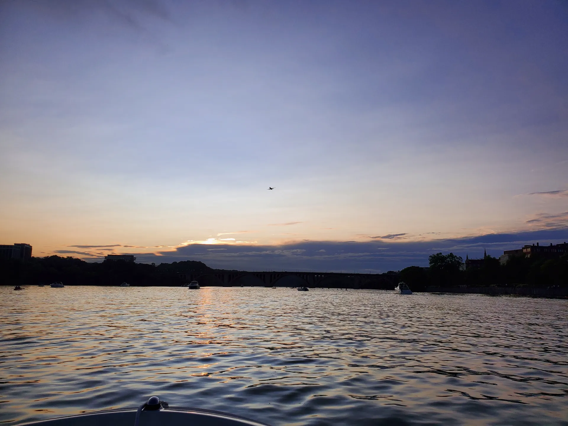 Your Aquatic Escape: Bayliner 180 | Fast, Fun & Ready to Cruise!