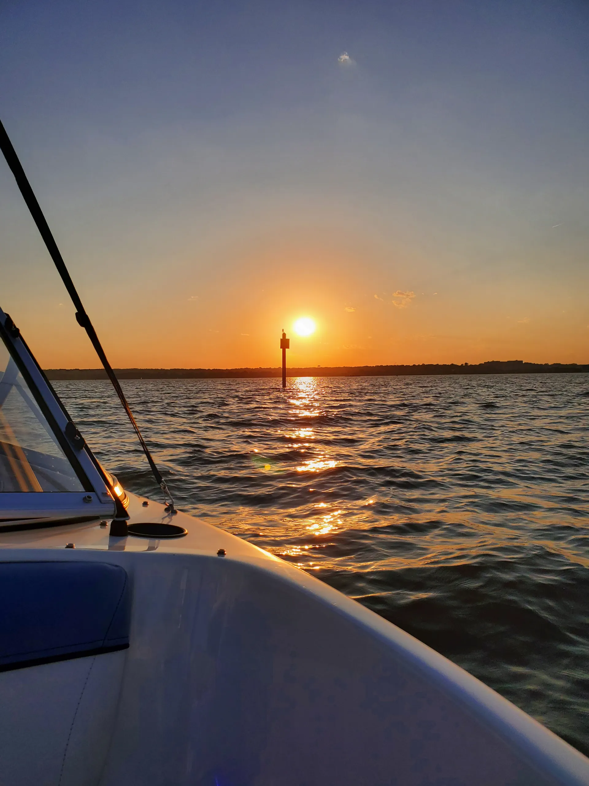 Your Aquatic Escape: Bayliner 180 | Fast, Fun & Ready to Cruise!