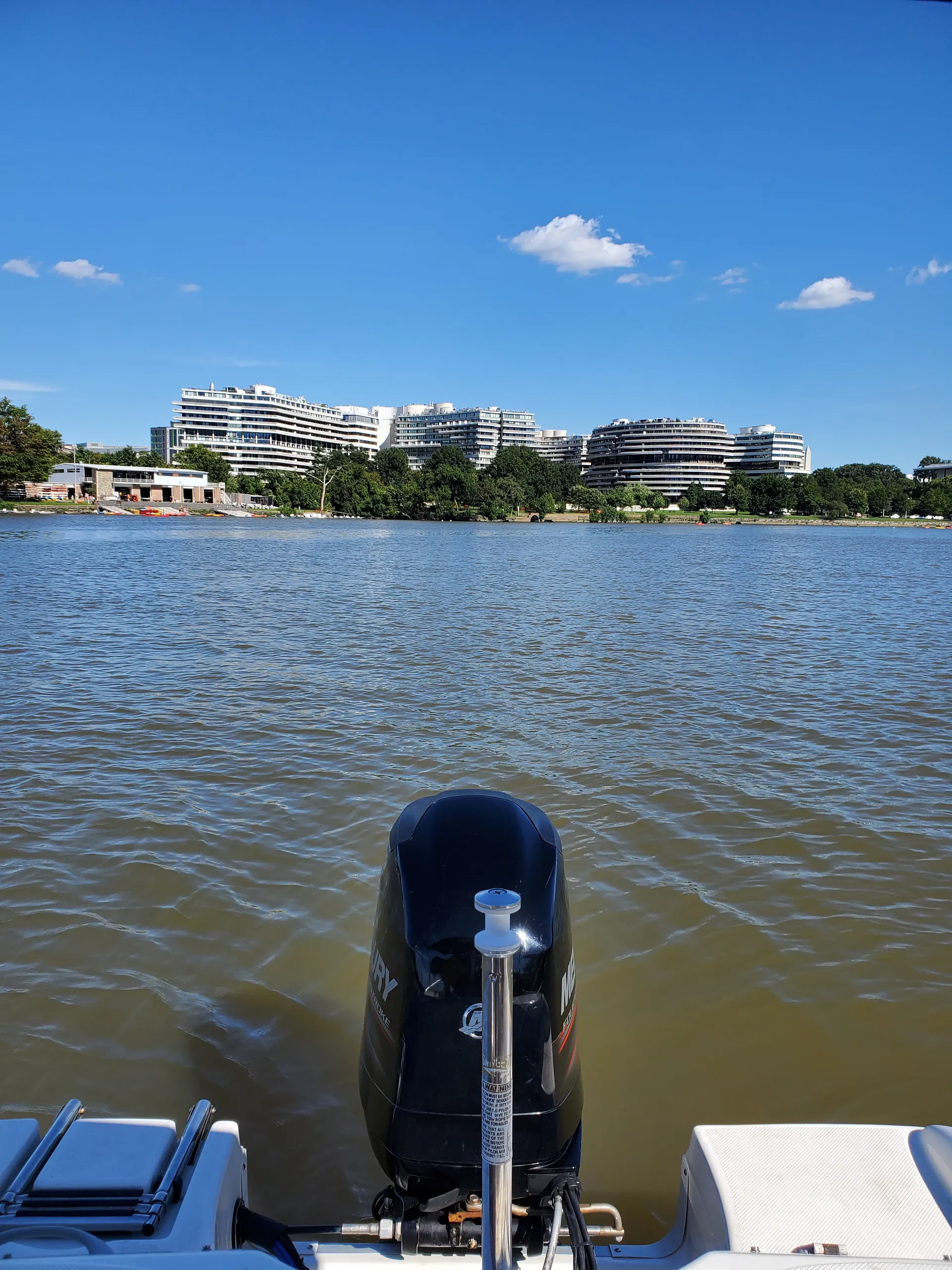 Your Aquatic Escape: Bayliner 180 | Fast, Fun & Ready to Cruise!