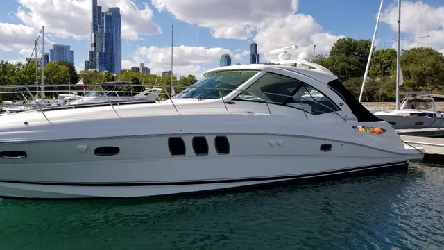 Rent a Sea Ray Boats cruiser in Chicago, IL near me