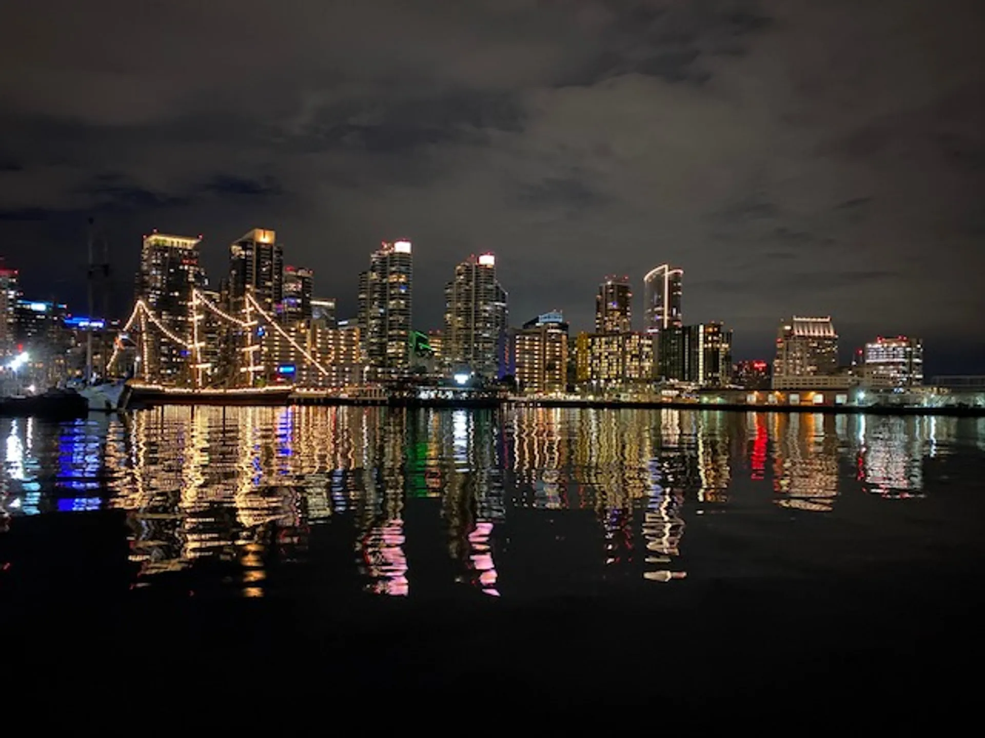 Beautiful 40' Cruiser Yacht on San Diego Bay with Licensed Captain