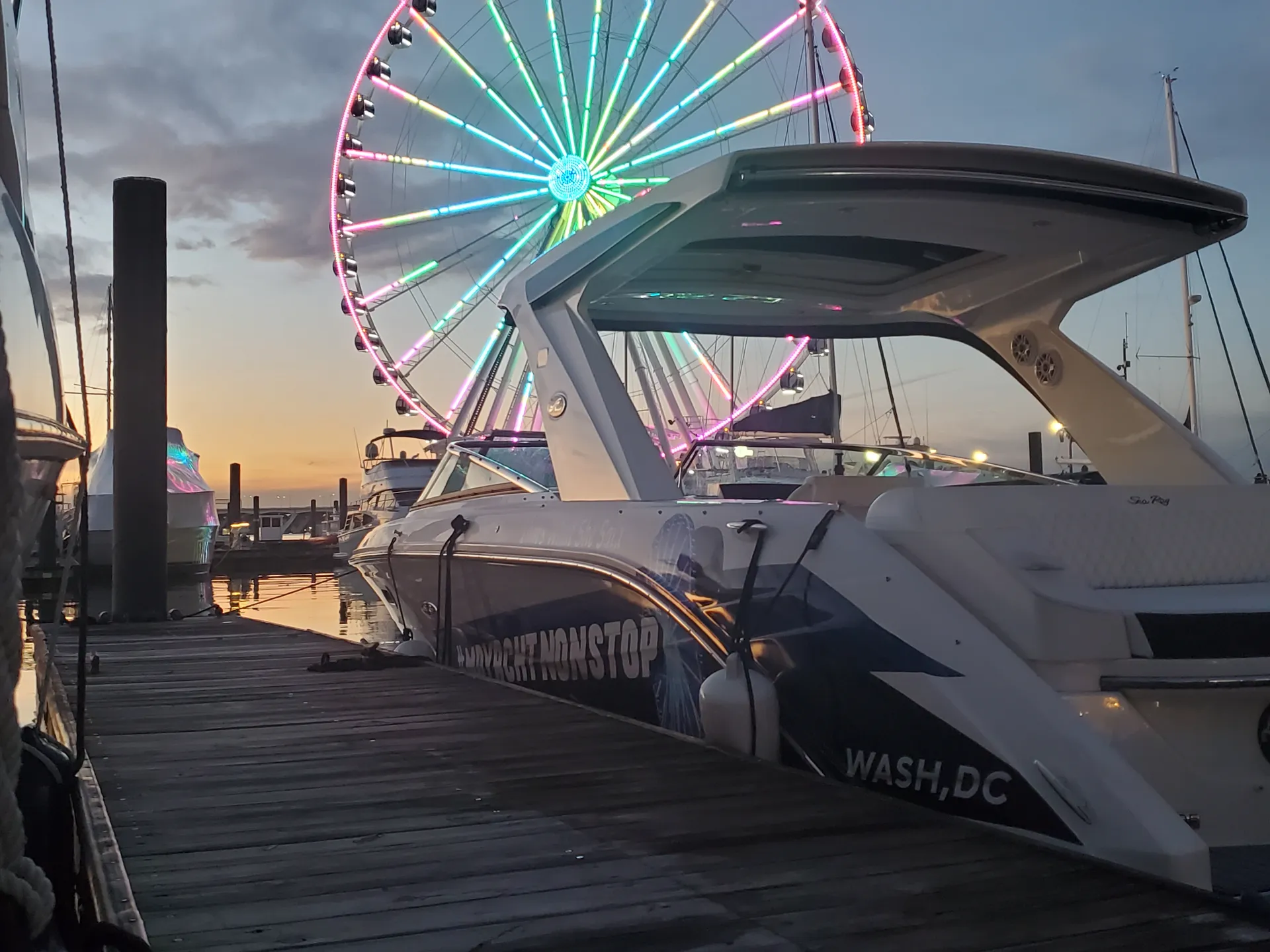 Searay 33 Huge BOAT - National Harbor-READ DESCRIPTION 