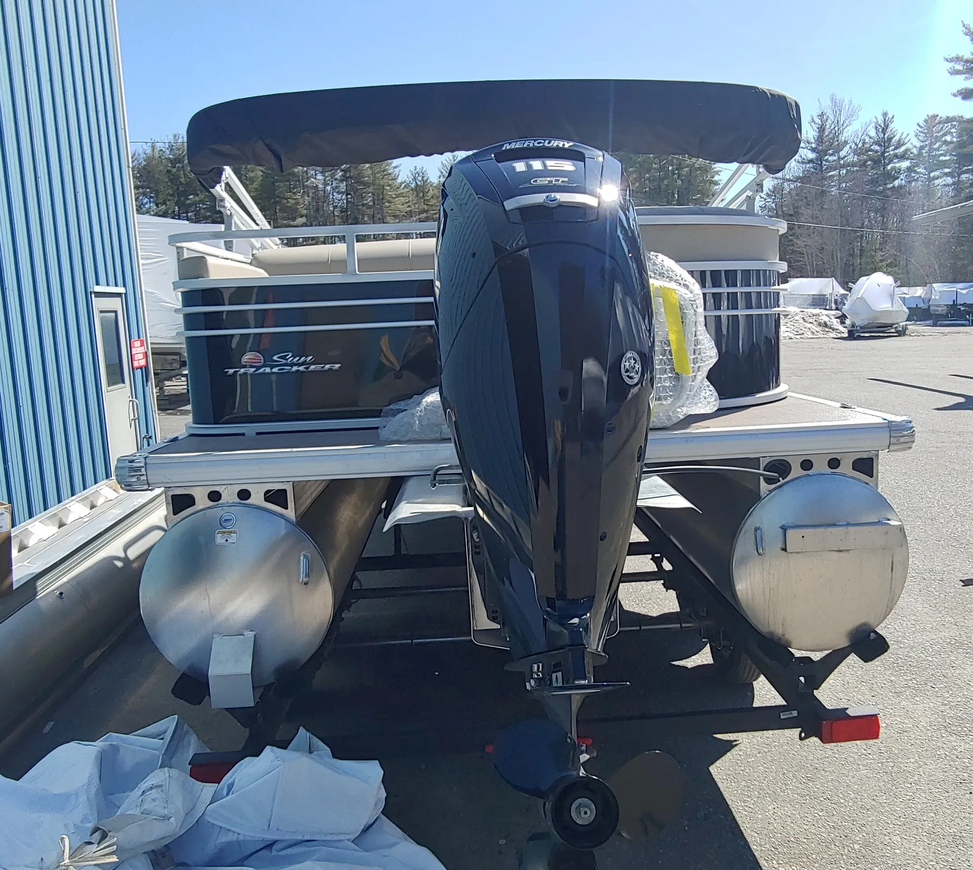 Suntracker PB 22RF DLX in Oakland, ME — photo 6