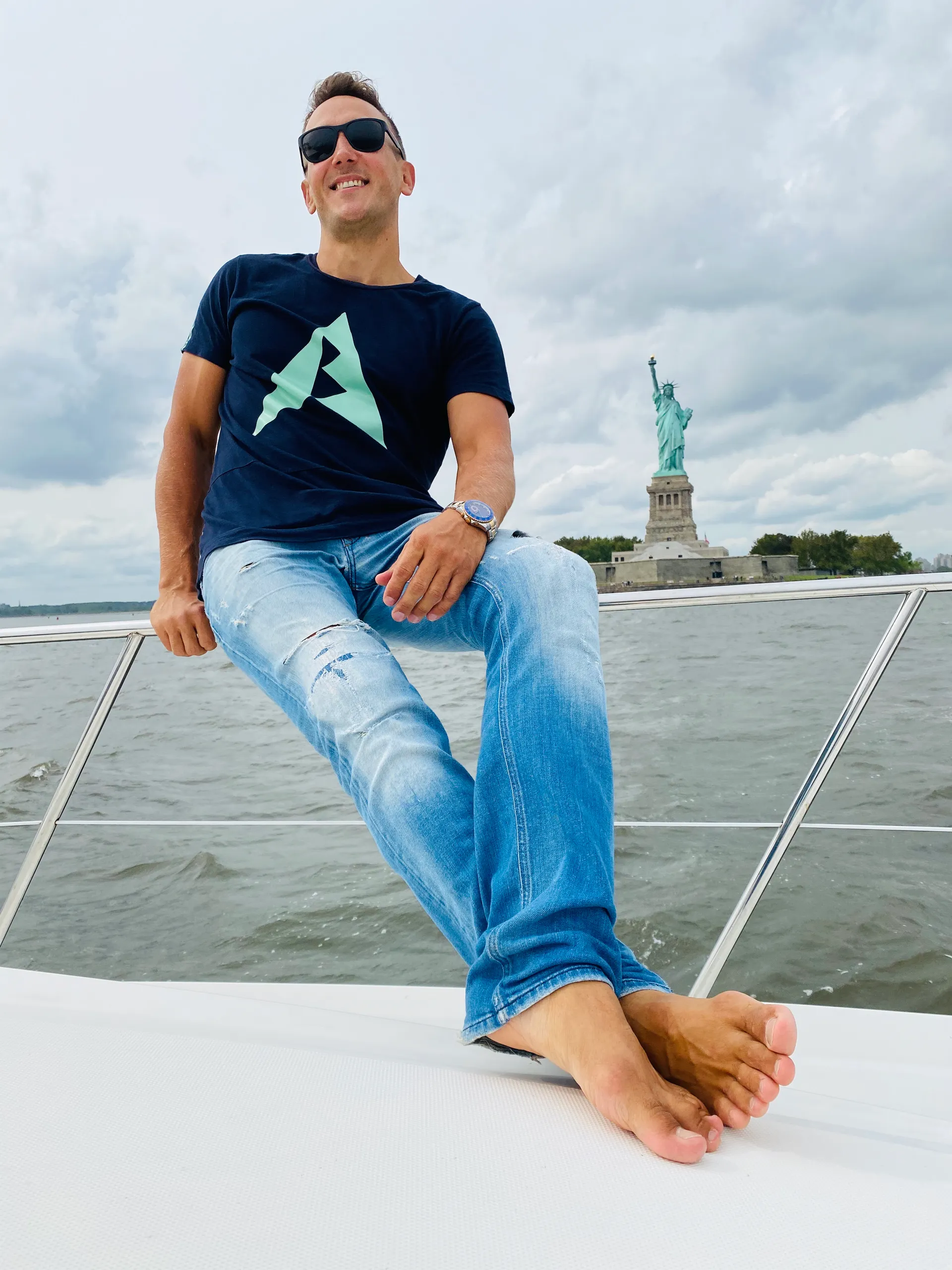 46 foot fully loaded Sea Ray Luxury Yacht. Minutes