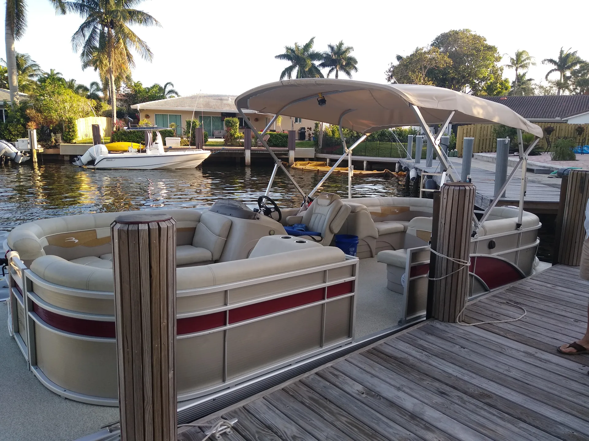 Bennington Marine 24SFX SPS Tri-Toon in Fort Lauderdale, FL