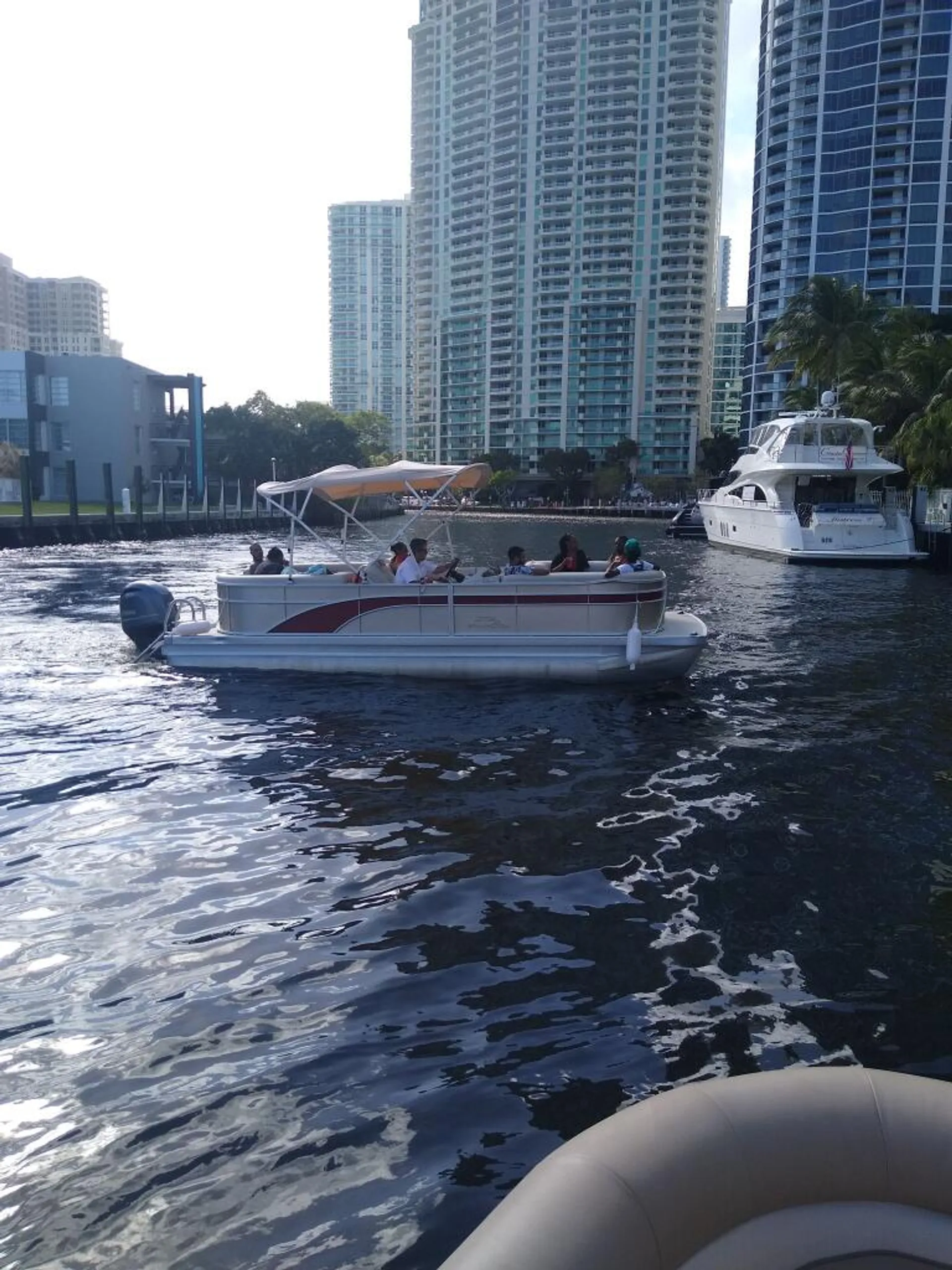 Bennington Marine 24SFX SPS Tri-Toon in Fort Lauderdale, FL — photo 3