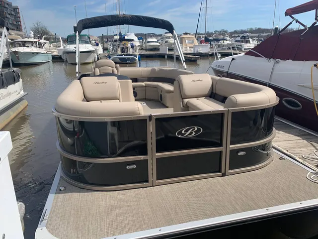 Rent a Bentley Pontoon pontoon in Washington, DC near me