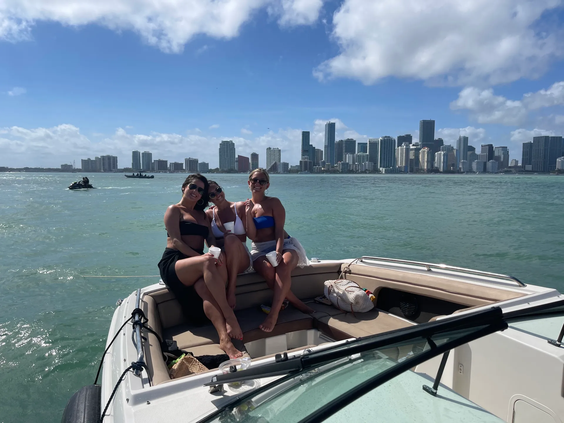 SEA RAY BOATS 290 SUNDECK in Coral Gables, FL — photo 9