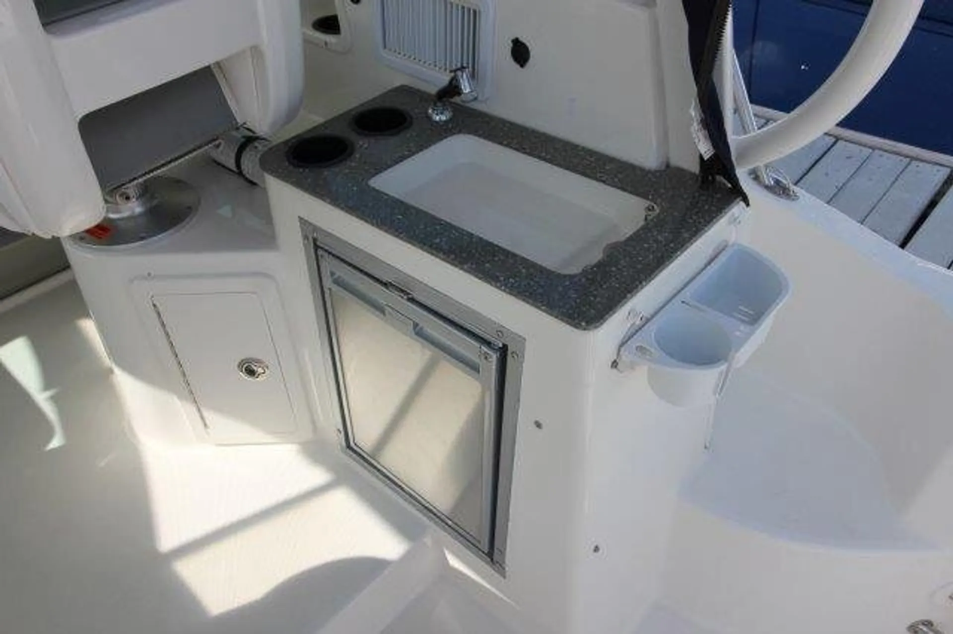 Boston Whaler 315 Conquest w/2-300CXL DTS Verado in San Diego, CA — photo 4