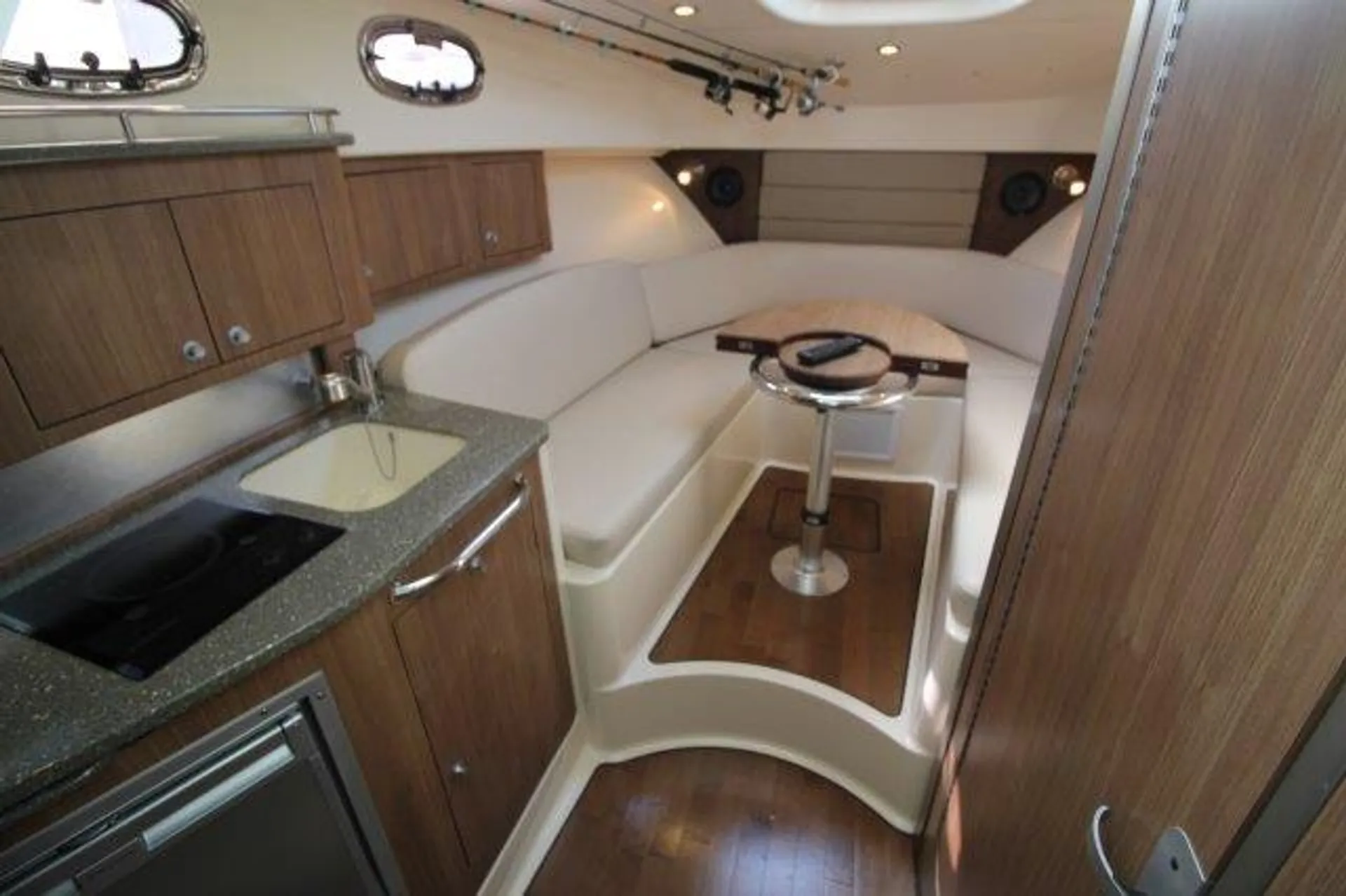 Boston Whaler 315 Conquest w/2-300CXL DTS Verado in San Diego, CA — photo 8