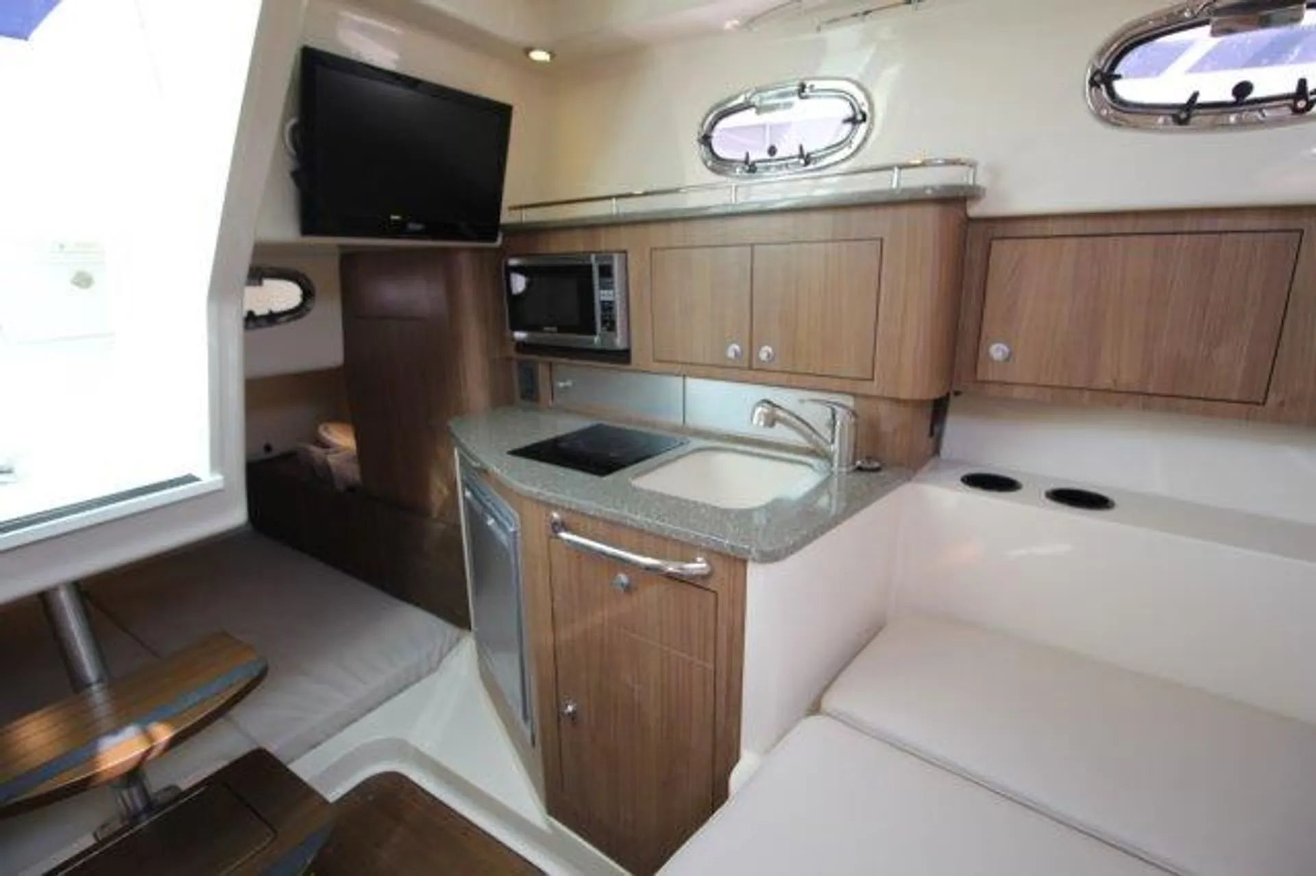 Boston Whaler 315 Conquest w/2-300CXL DTS Verado in San Diego, CA — photo 9