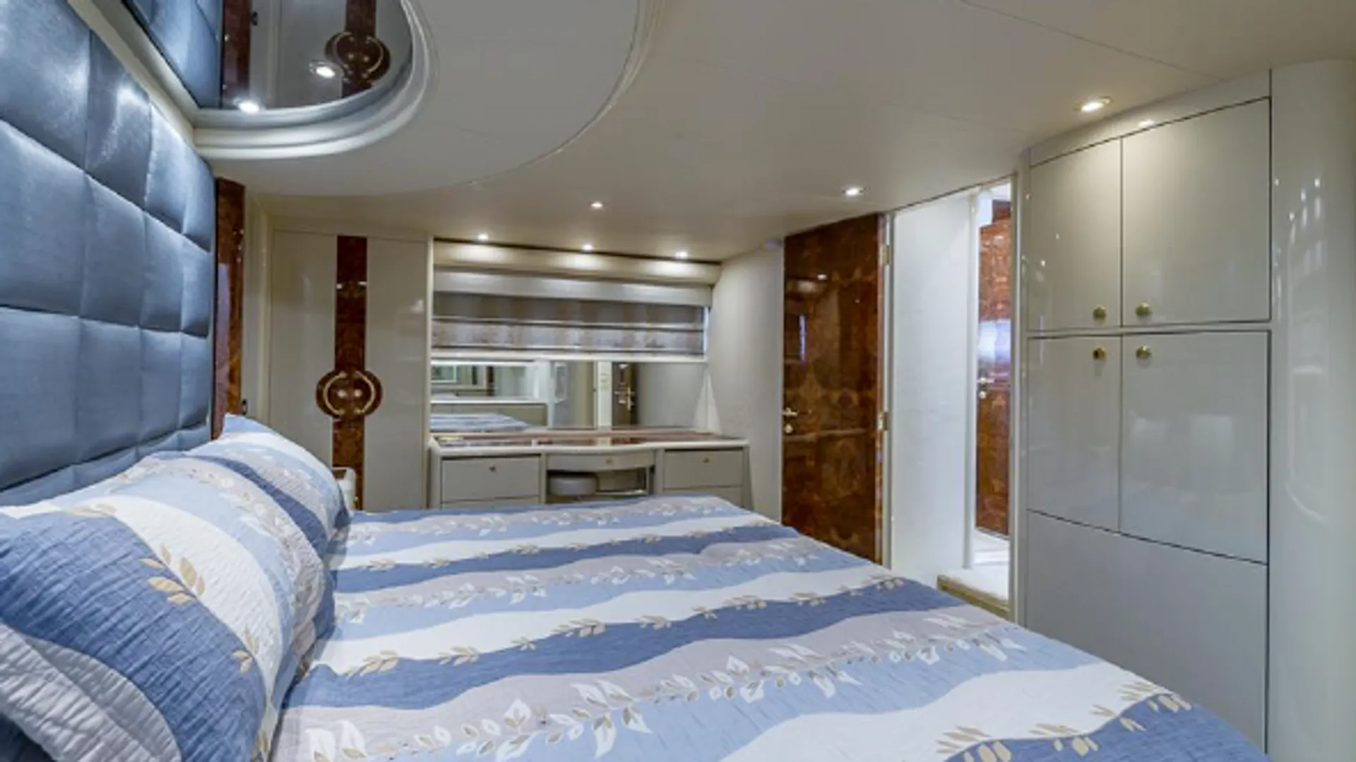 Neptunus Yachts Sedan Motor Yacht  in Pompano Beach, FL — photo 8