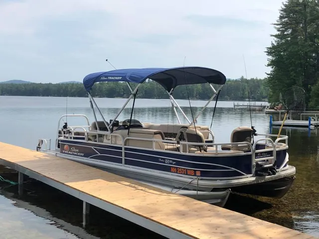 Rent a SUN TRACKER BY TRACKER MARINE pontoon in Conway, NH near me