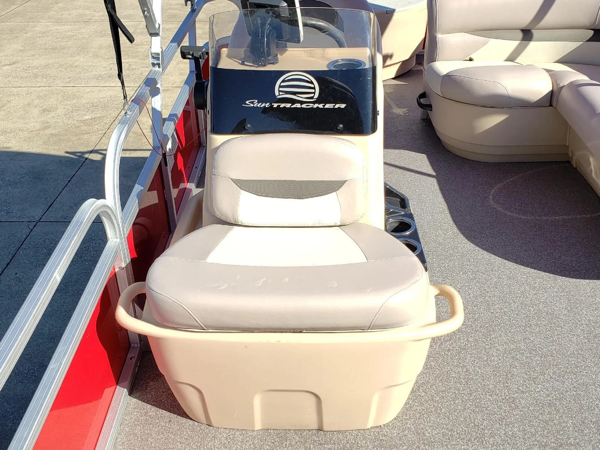 Sun Tracker by Tracker Marine Bass Buggy 18 DLX w/60ELPT 4-S in Austin, TX — photo 4