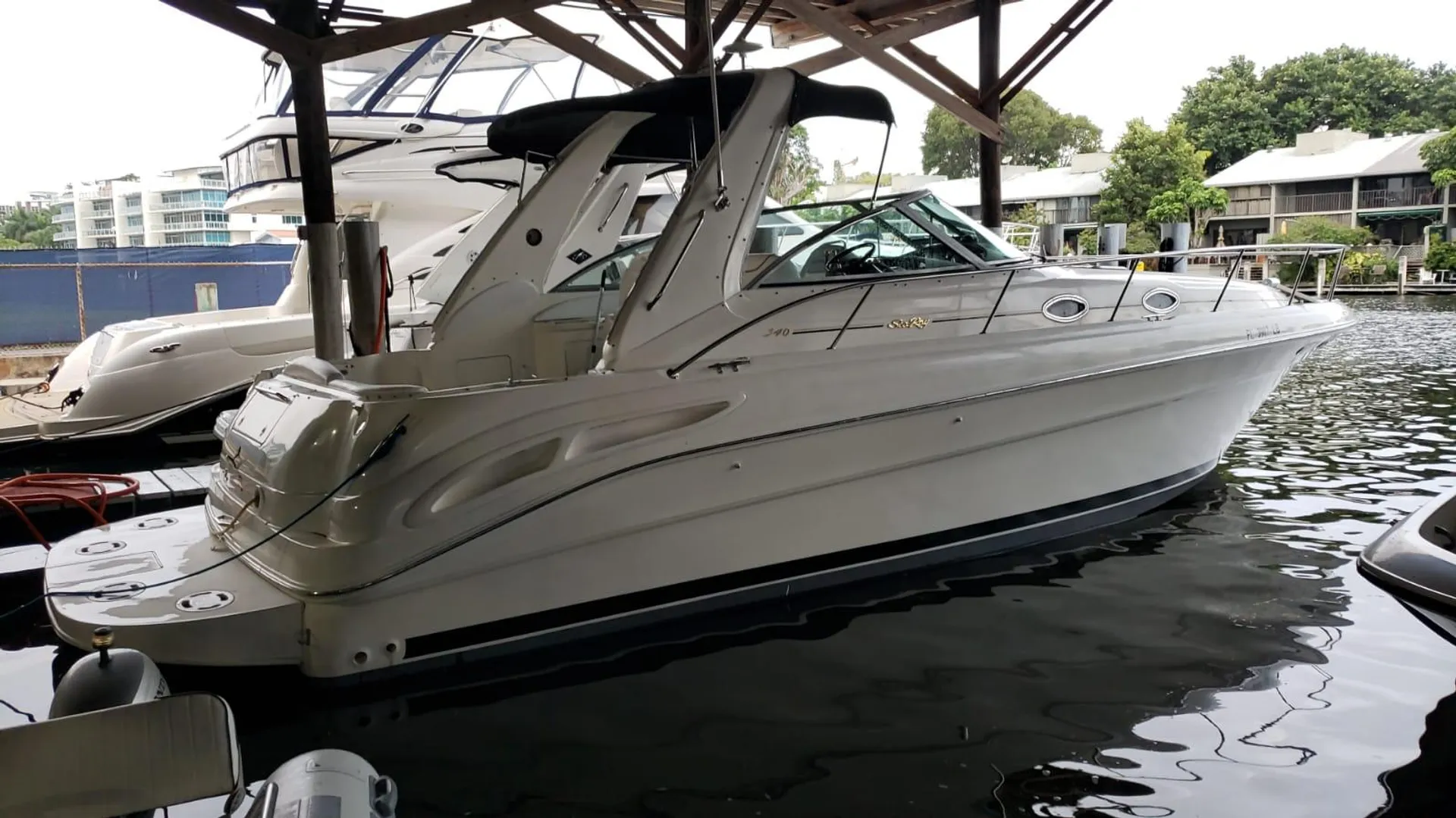 Sea Ray Boats 340 Sundancer in Miami, FL — photo 2