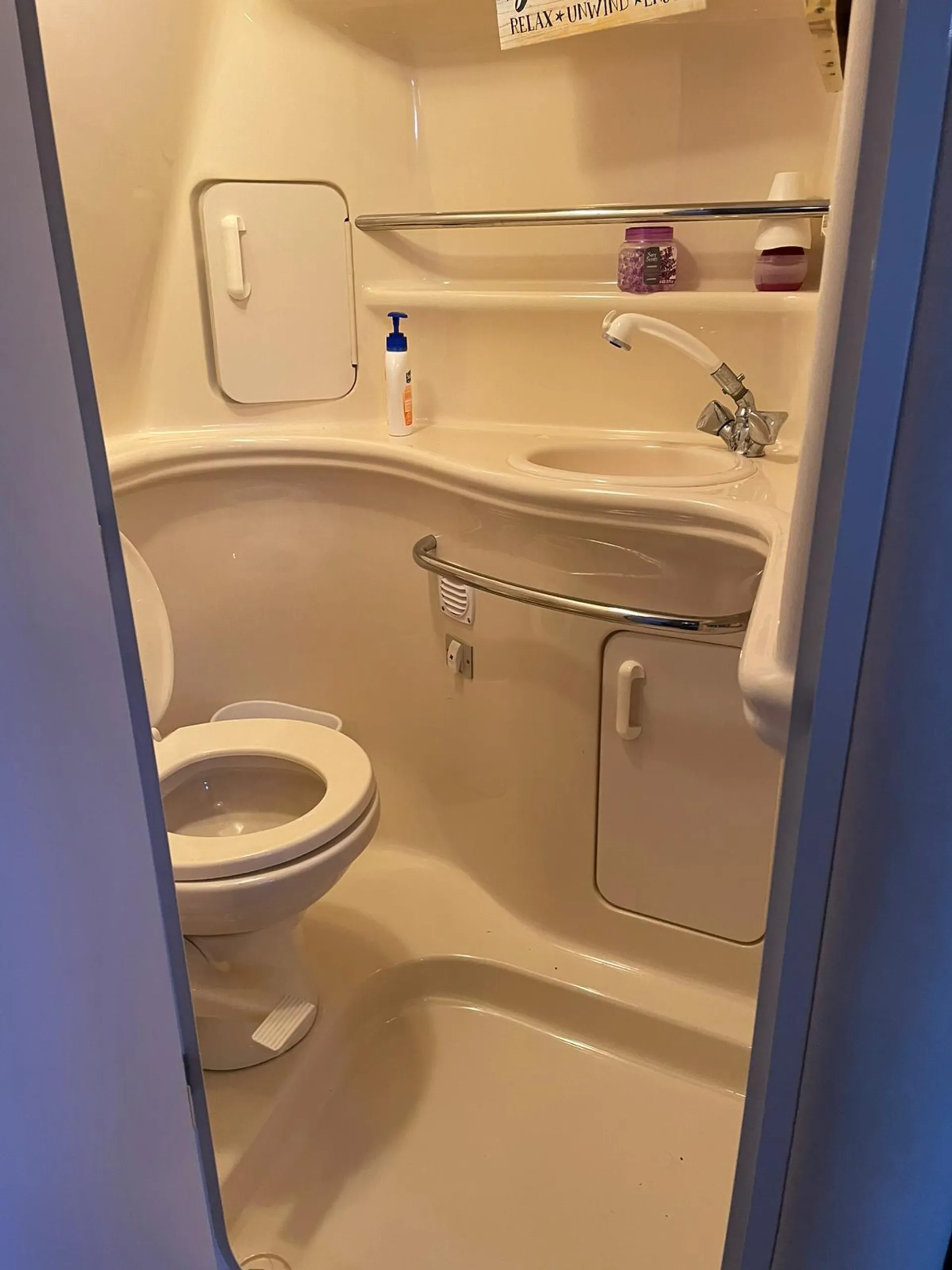 Sea Ray Boats 340 Sundancer in Miami, FL — photo 7