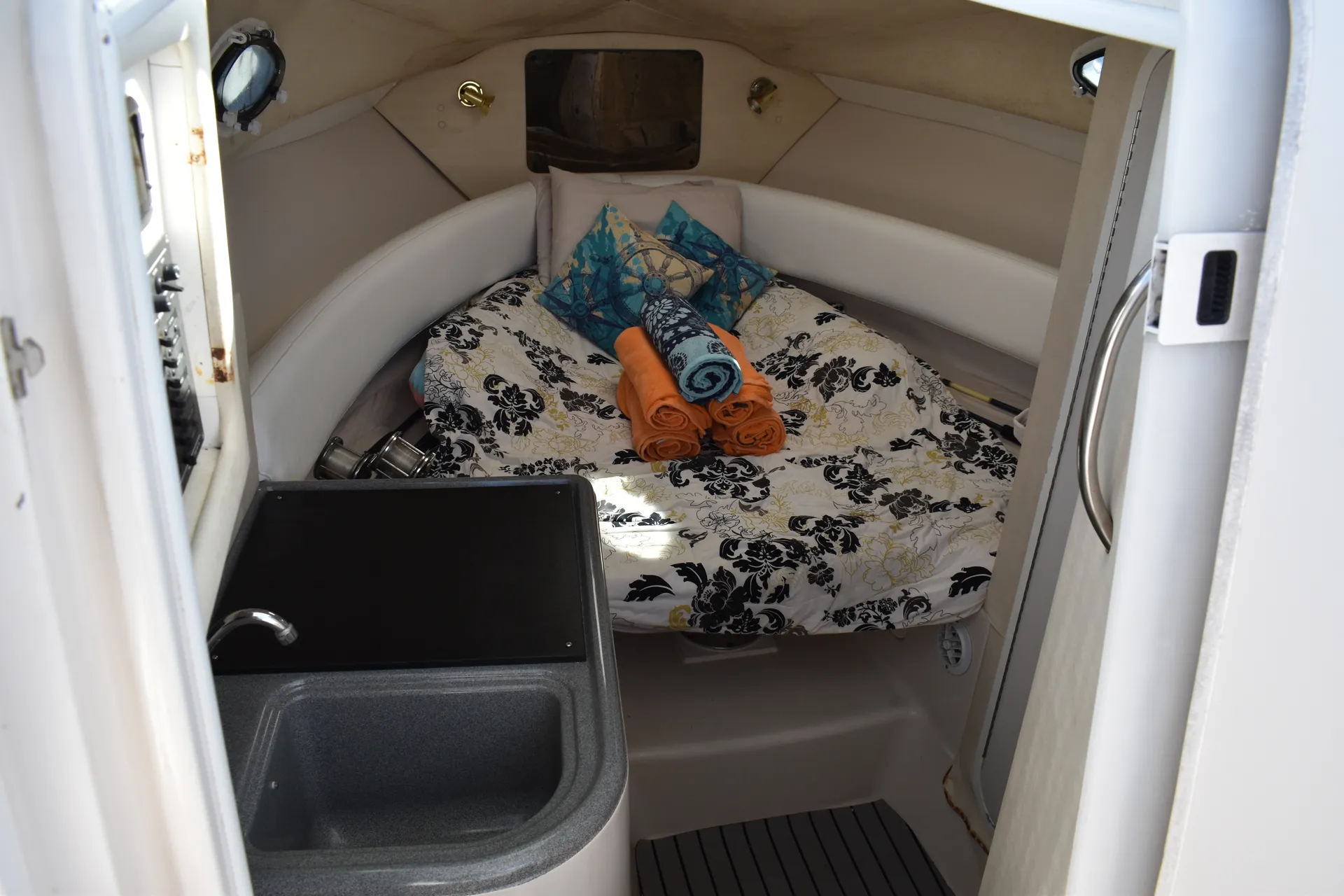 Pro-Line Boats 2810 Walkaround in North Palm Beach, FL — photo 10