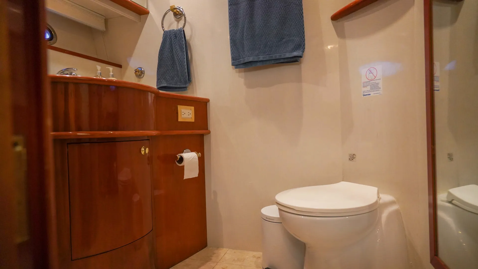 60 feet luxury yacht - Lots of toys 