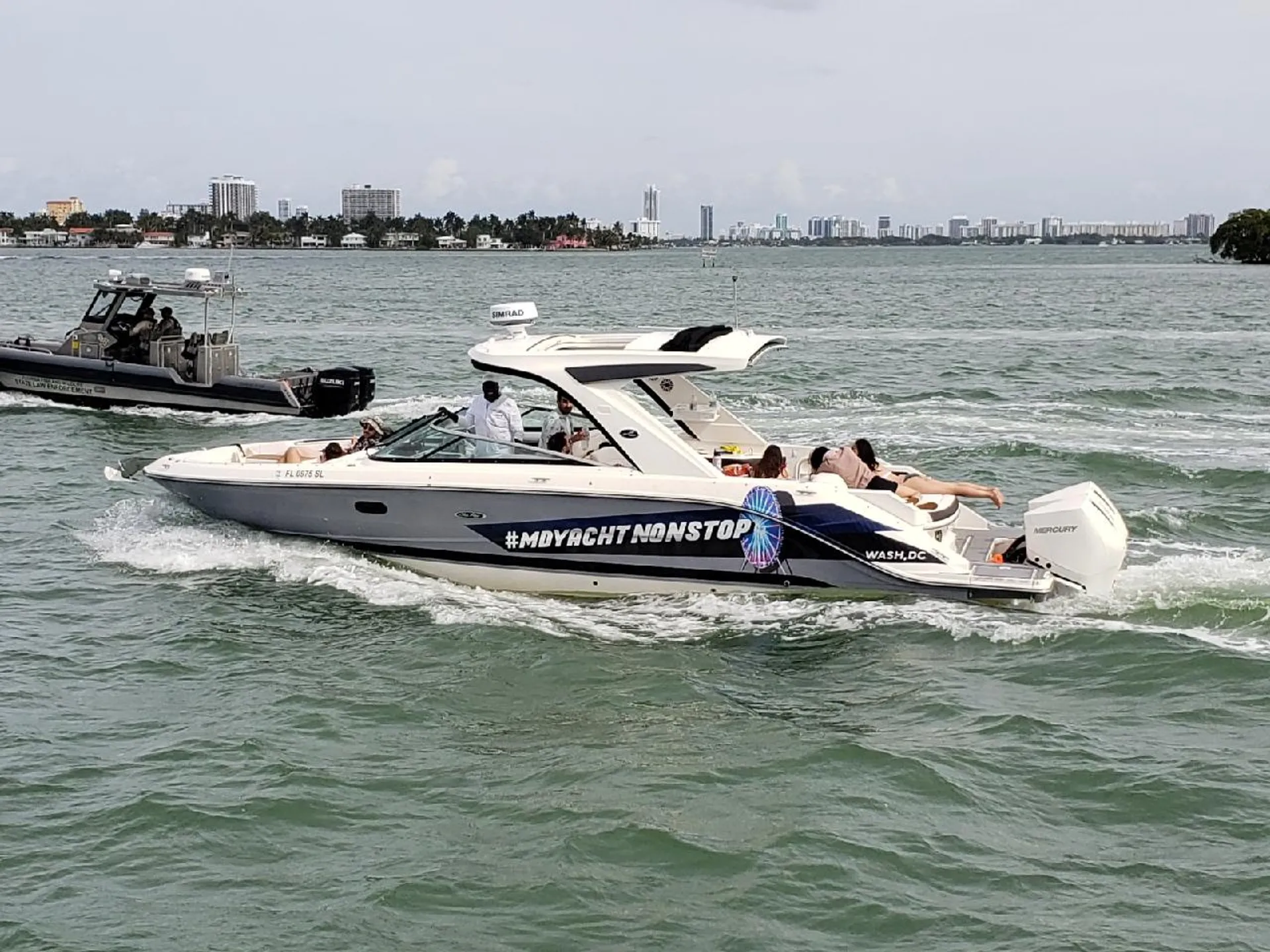 Searay 33 Huge BOAT - National Harbor-READ DESCRIPTION 